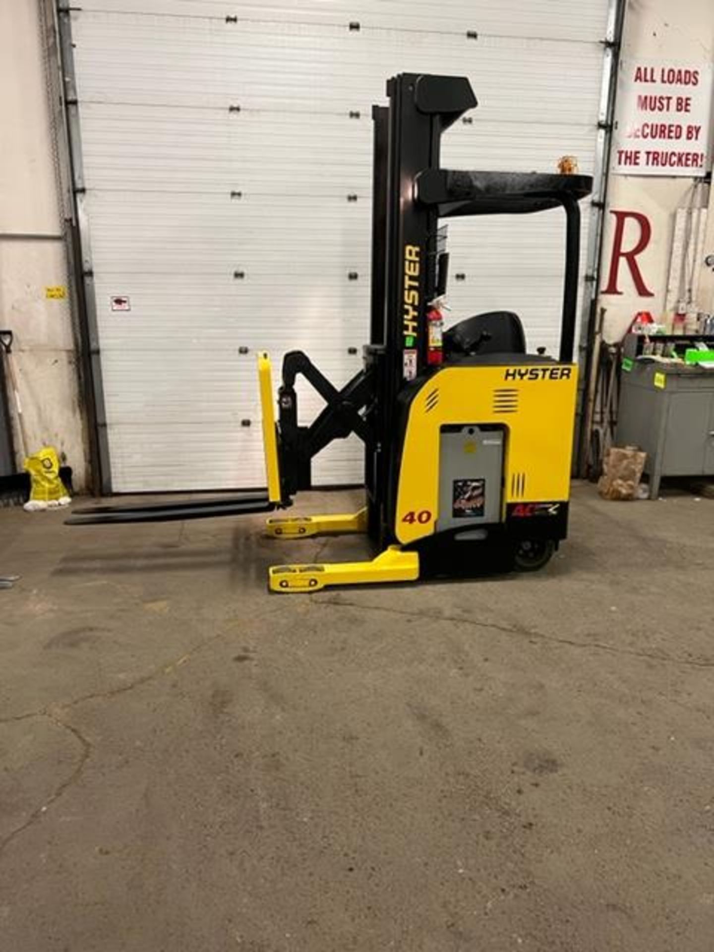 FREE CUSTOMS - 2011 Hyster Reach Truck Pallet Lifter REACH TRUCK 4000lbs capacity electric MINT