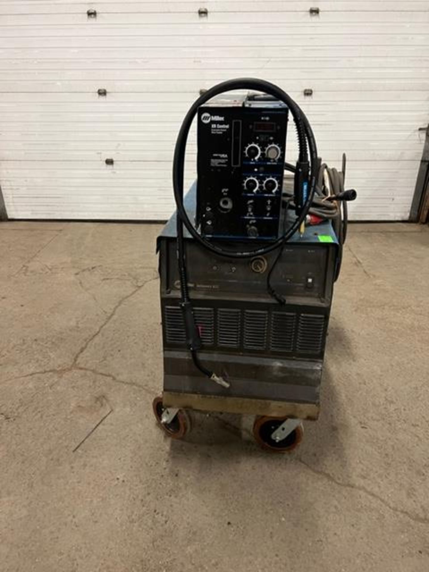 Miller Deltaweld 652 Mig Welder 650 Amp with XR Control WIRE FEEDER COMPLETE with Mig Gun and cables