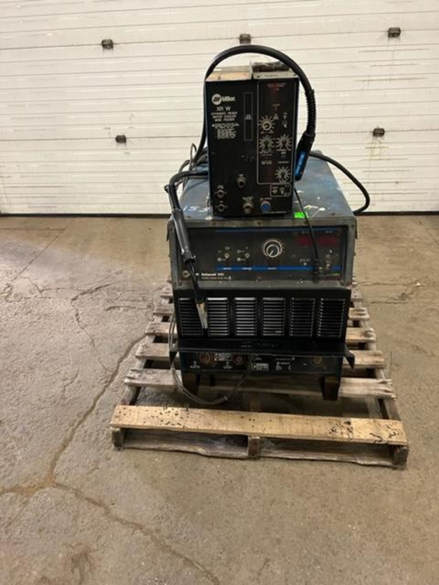 Miller Deltaweld 652 Mig Welder 650 Amp with XR-W WIRE FEEDER COMPLETE with Mig Gun and cables 230/