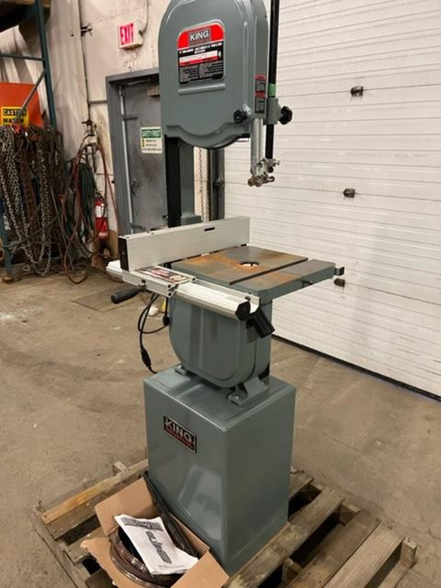 King Industrial 14" Wood Vertical Bandsaw Unit MINT 120/240V - Image 2 of 3