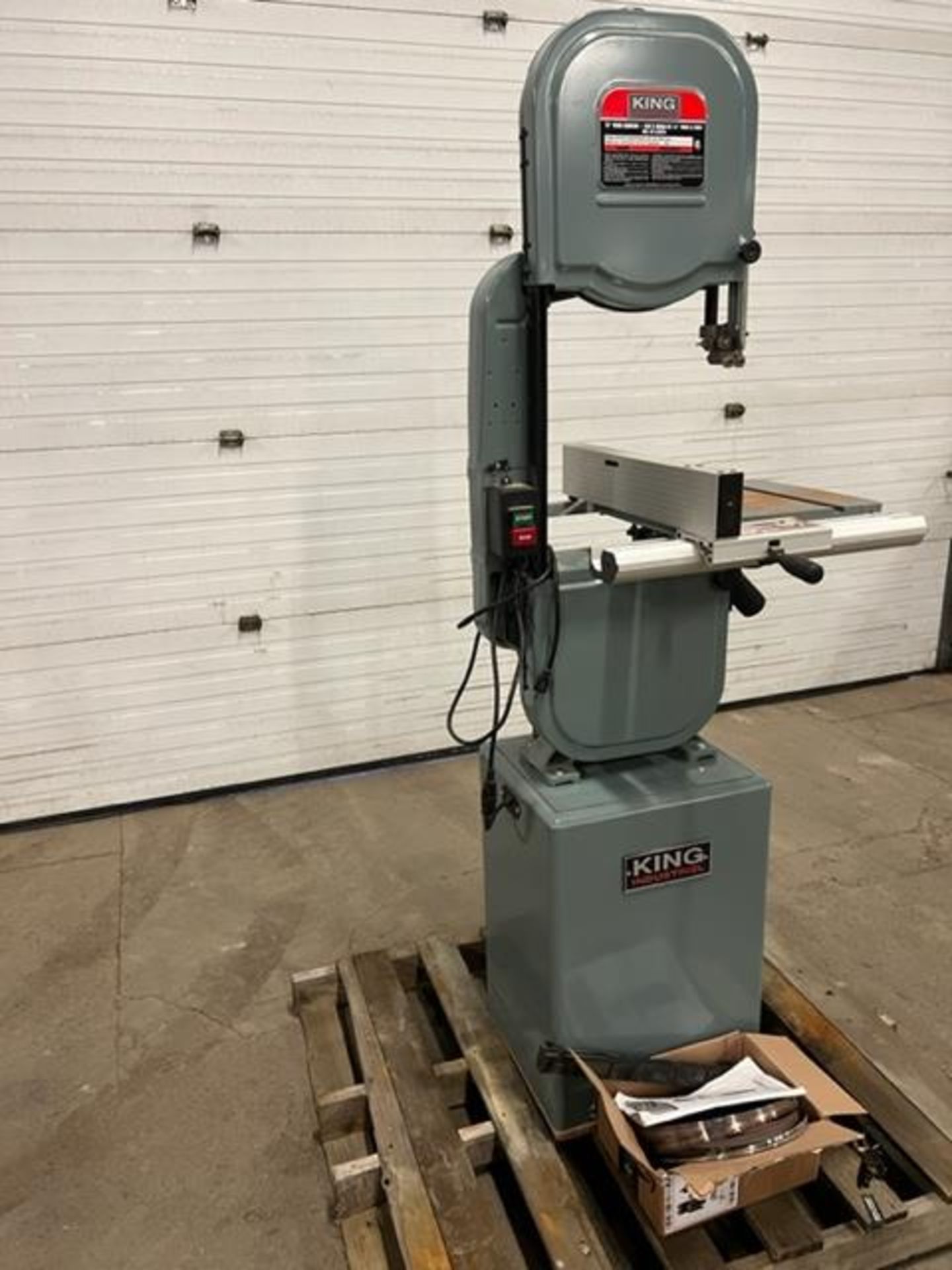 King Industrial 14" Wood Vertical Bandsaw Unit MINT 120/240V - Image 3 of 3