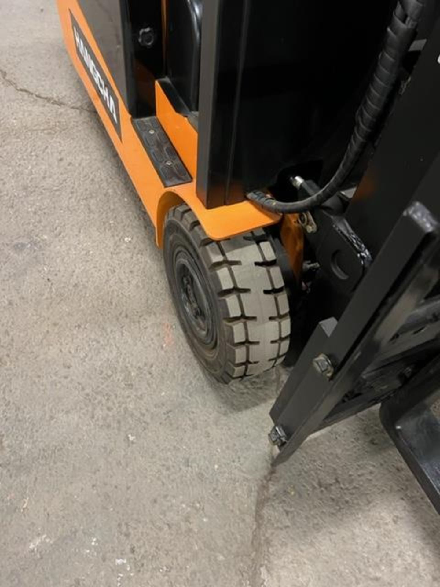 FREE CUSTOMS - MINT 2019 Hangcha Magnum 3-wheel Forklift Electric 4000lbs capacity with 2022 NEW - Image 4 of 5
