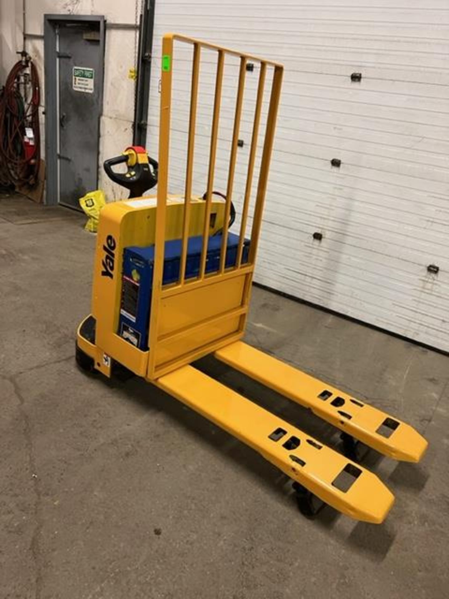 2008 Yale Walk Behind Walkie 6500lbs capacity Powered Pallet Cart Lift MINT UNIT - Image 2 of 3