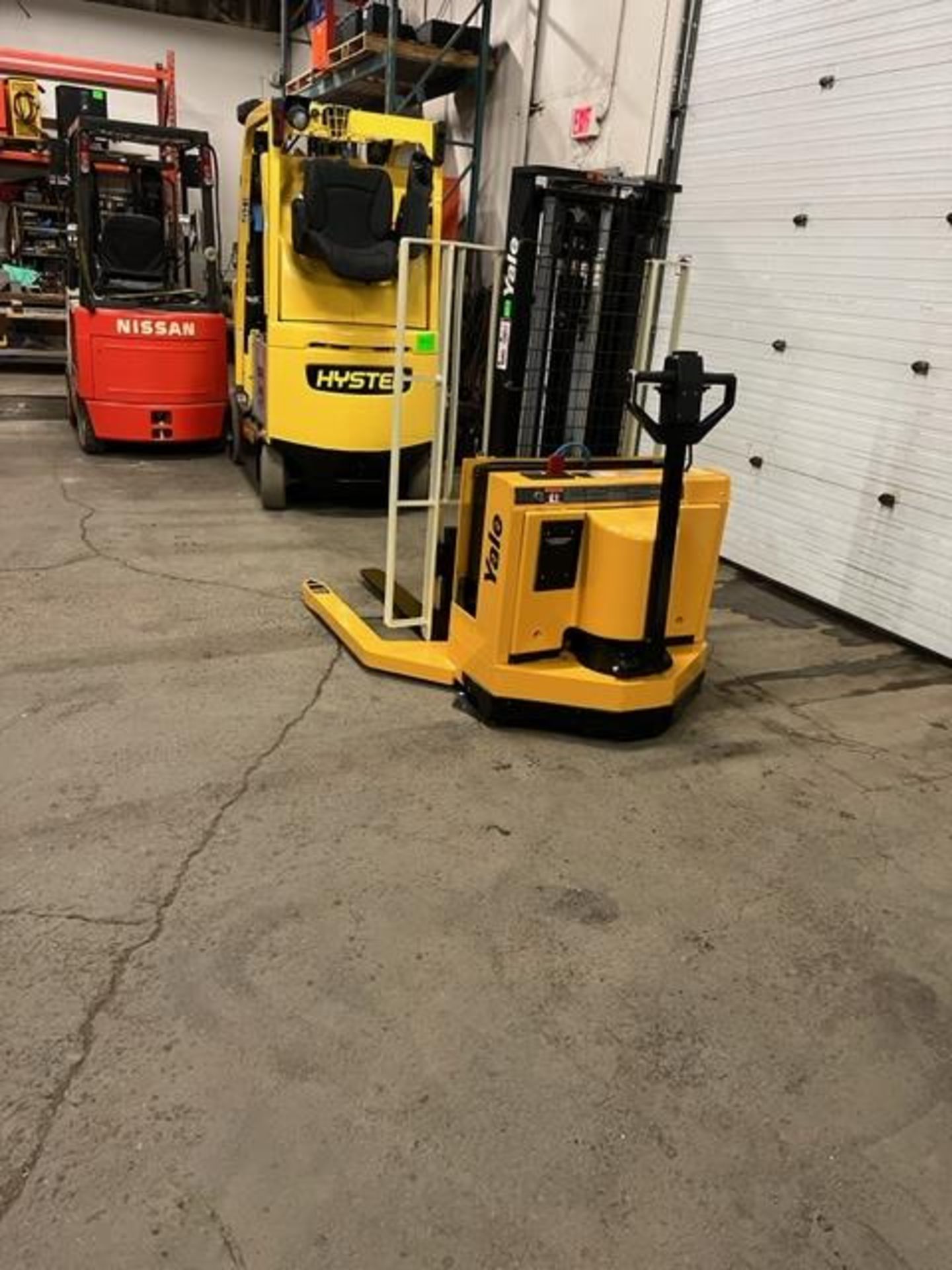 FREE CUSTOMS - Yale Pallet Stacker Walk Behind Order Picker 4000lbs capacity electric Powered Pallet - Image 3 of 3