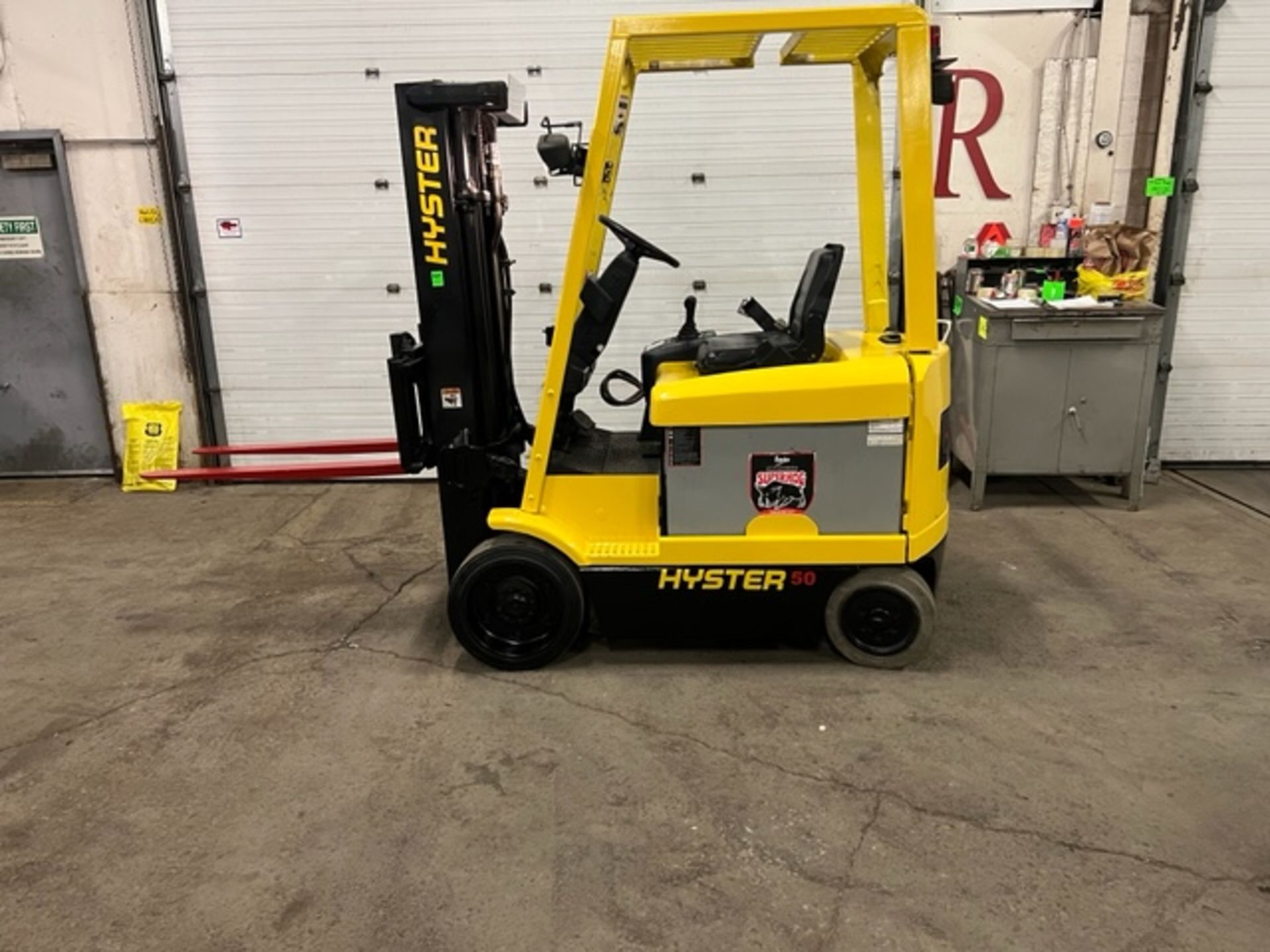 FREE CUSTOMS - MINT Hyster 5,000lbs Capacity Forklift Electric with 3-stage mast with SIDESHIFT