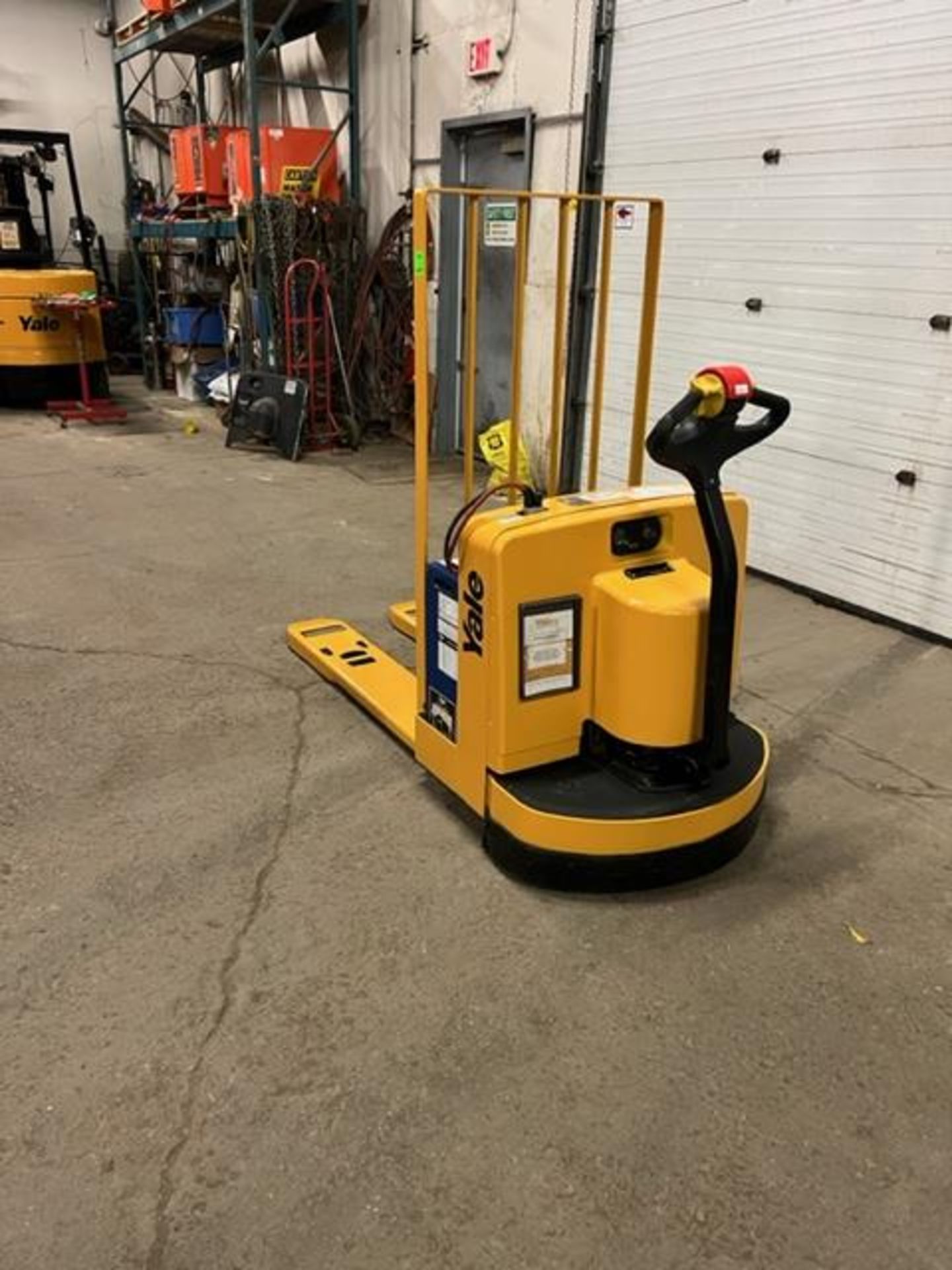 Yale Walk Behind Walkie 6500lbs capacity Powered Pallet Cart Lift with LOW HOURS - Image 3 of 3