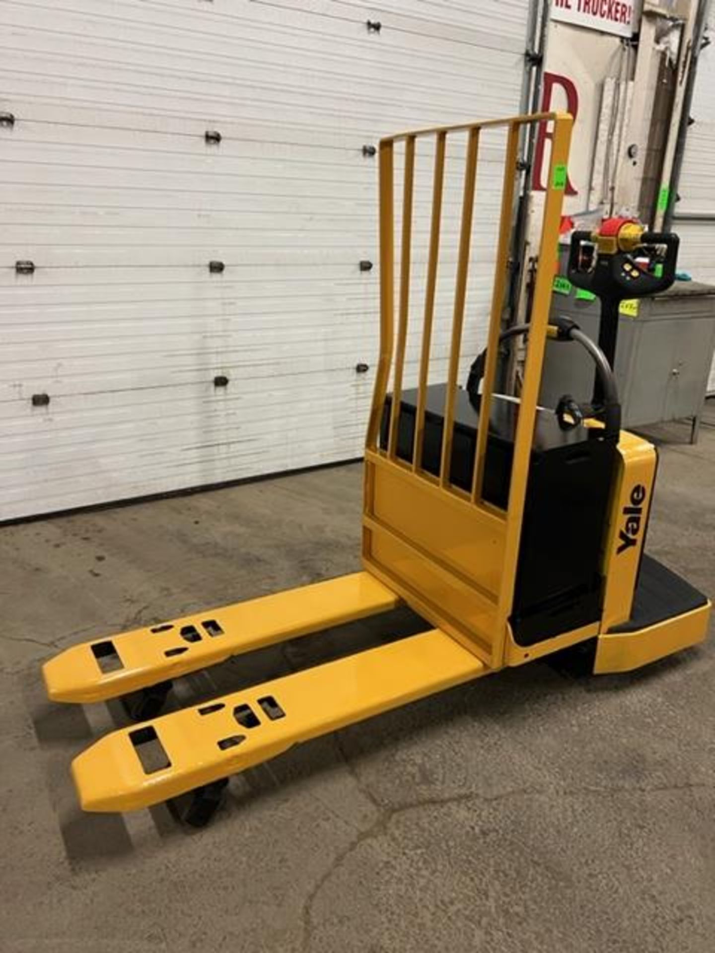 2009 Yale RIDE ON Pallet Cart 6000lbs capacity Powered Pallet Cart Lift walkie MINT UNIT - Image 2 of 3