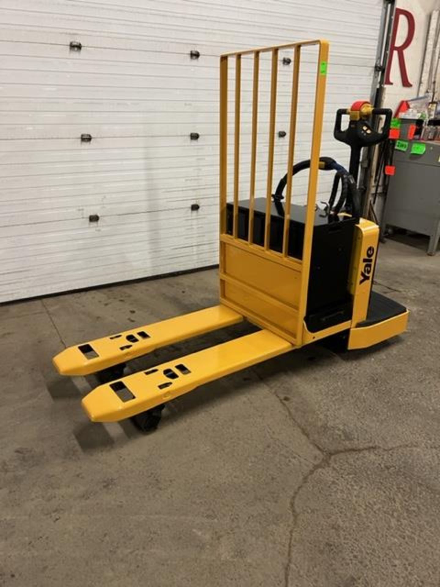 2009 Yale RIDE ON Pallet Cart 6000lbs capacity Powered Pallet Cart Lift walkie MINT UNIT - Image 4 of 4