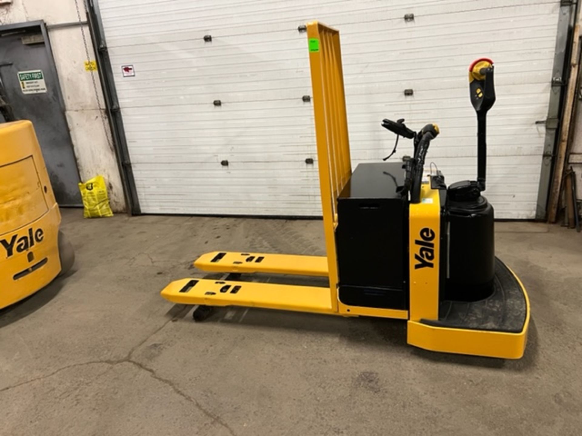 2008 Yale RIDE ON Pallet Cart 6000lbs capacity Powered Pallet Cart Lift walkie MINT UNIT - Image 2 of 3