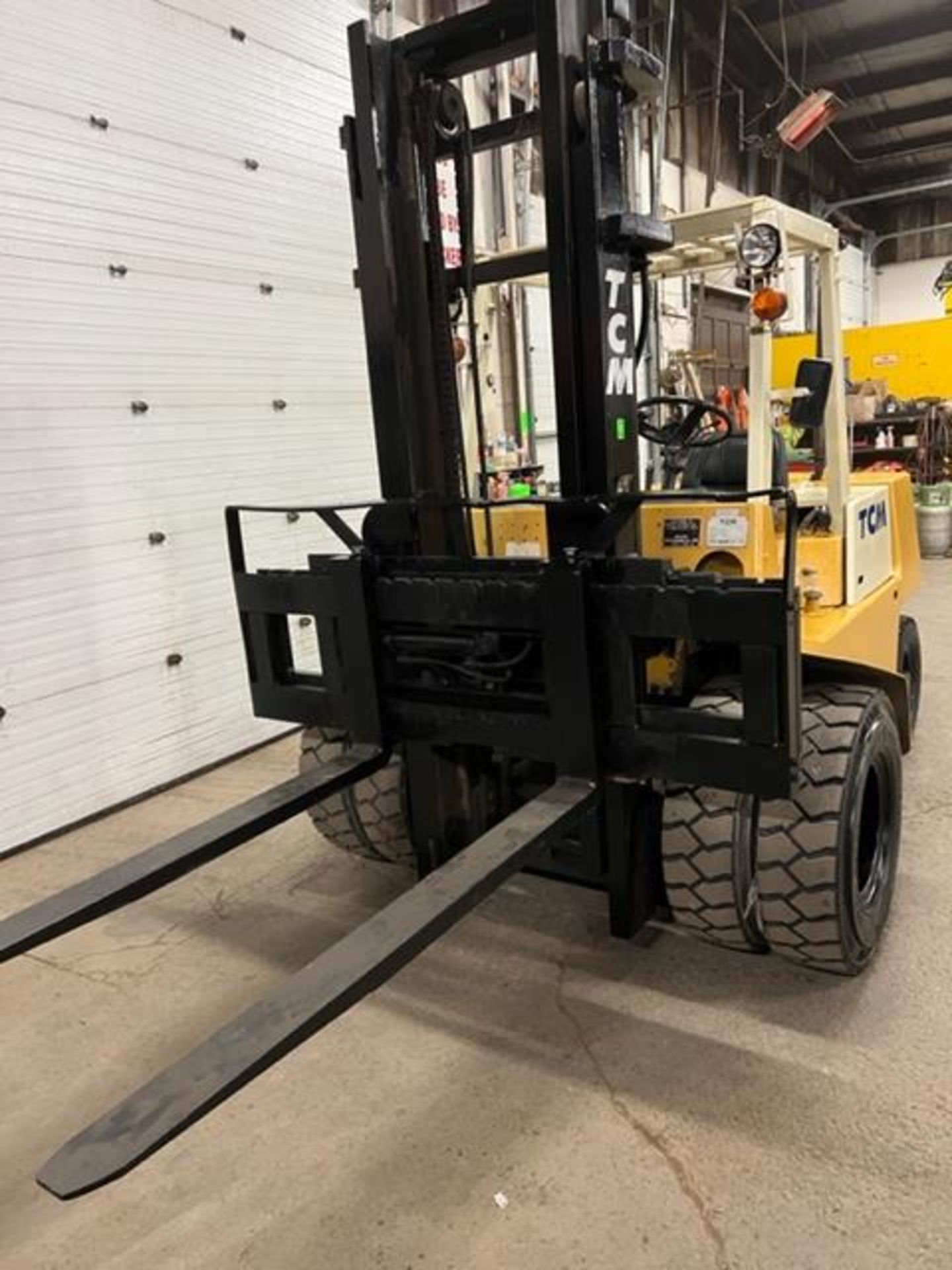 FREE CUSTOMS - TCM 9,000lbs Capacity OUTDOOR Forklift Diesel with DUAL FRONT TIRES with - Image 3 of 4