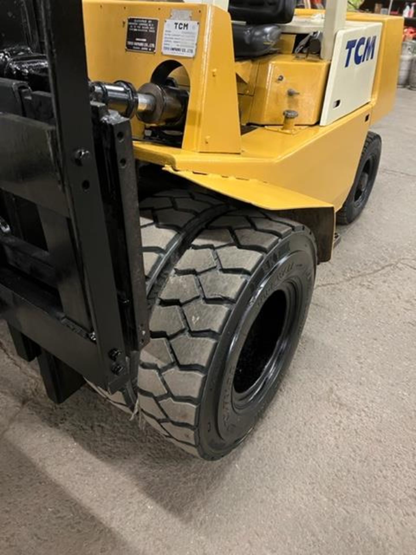 FREE CUSTOMS - TCM 9,000lbs Capacity OUTDOOR Forklift Diesel with DUAL FRONT TIRES with - Image 2 of 4