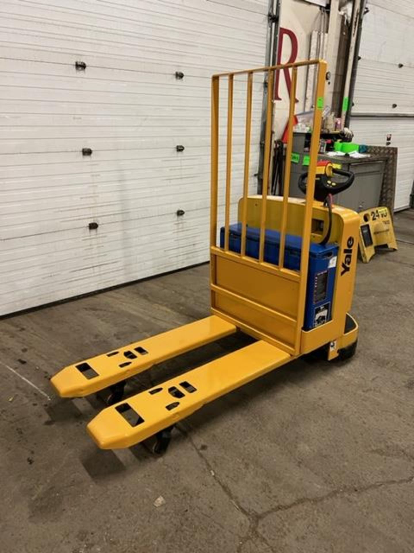 2007 Yale Walk Behind Walkie 6500lbs capacity Powered Pallet Cart Lift MINT UNIT with LOW HOURS - Image 2 of 3