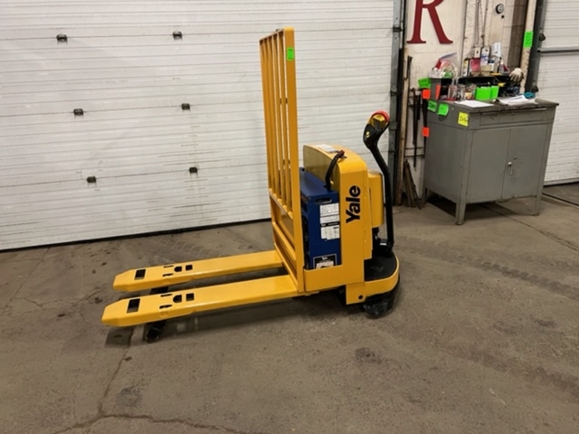 2008 Yale Walk Behind Walkie 6500lbs capacity Powered Pallet Cart Lift MINT UNIT with LOW HOURS