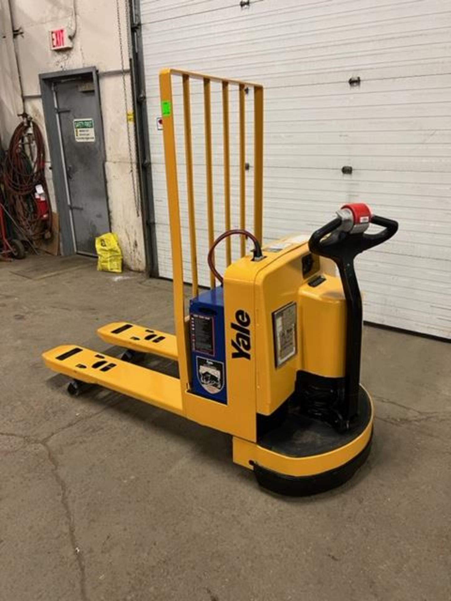 2008 Yale Walk Behind Walkie 6500lbs capacity Powered Pallet Cart Lift MINT UNIT with LOW HOURS