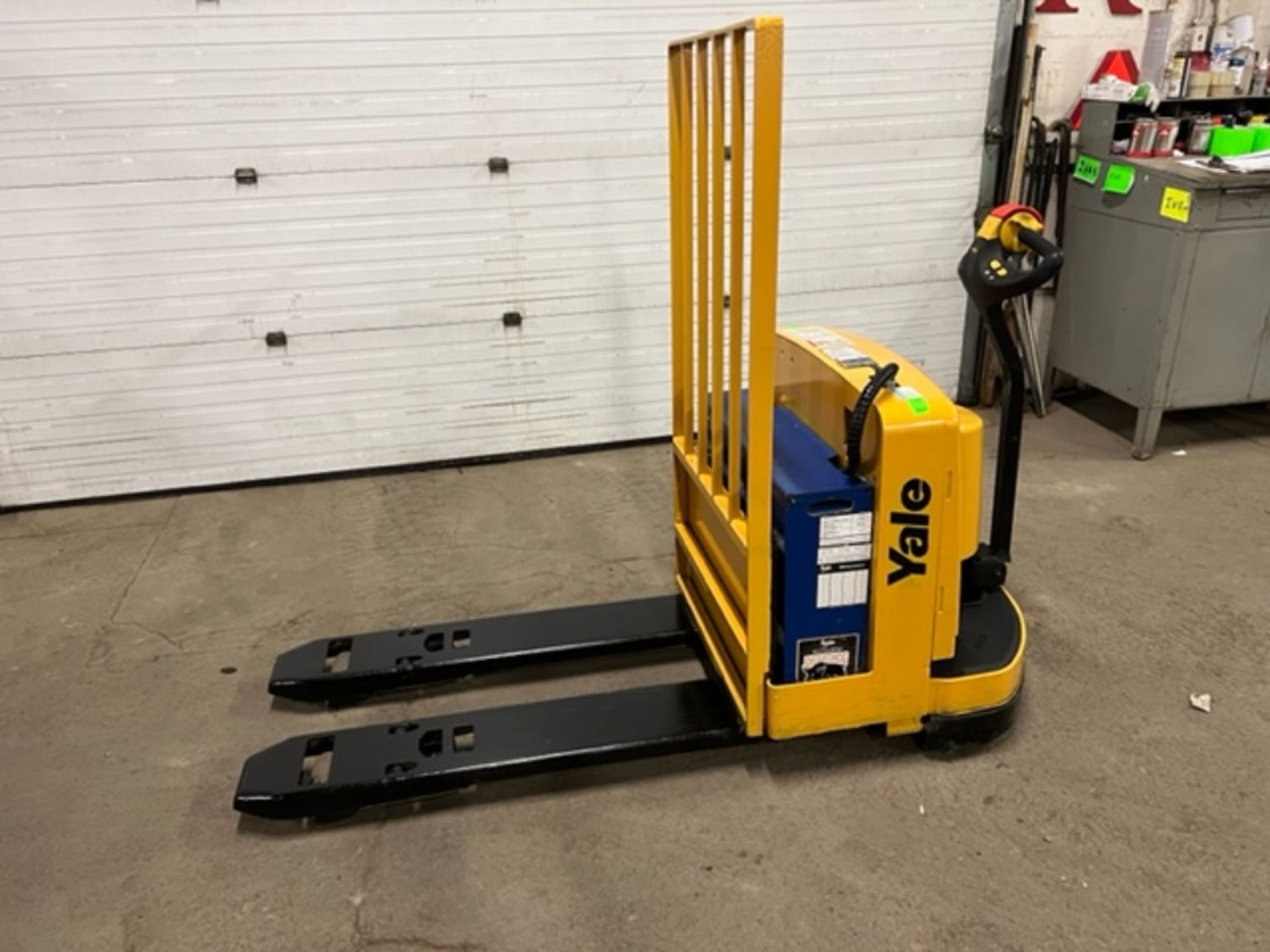 2009 Yale Walk Behind Walkie 6500lbs capacity Powered Pallet Cart Lift with LOW HOURS and built in