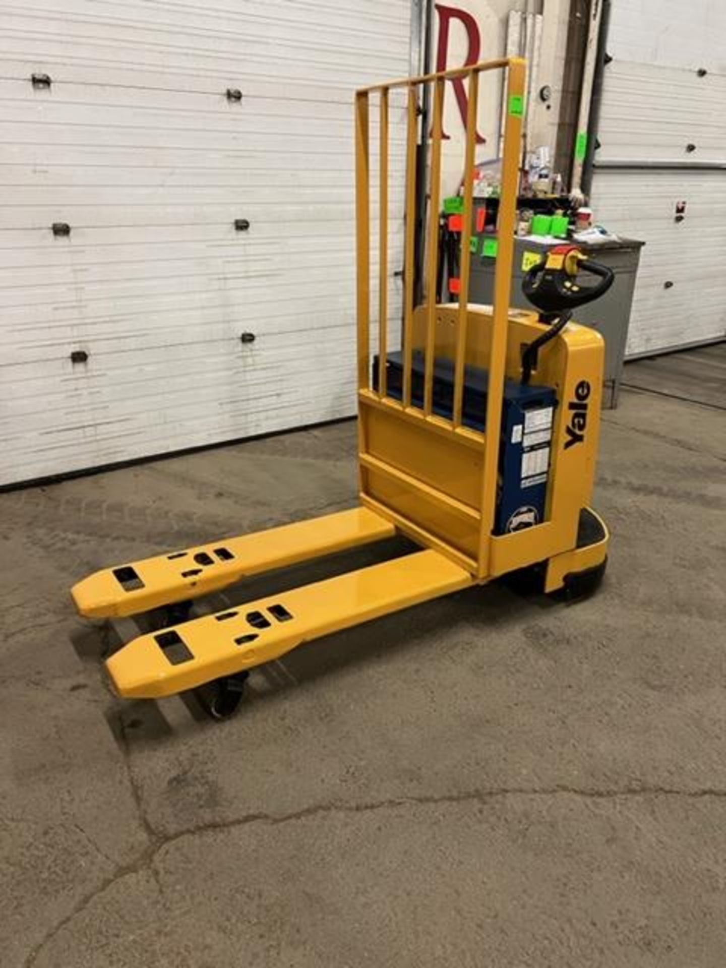 2005 Yale Walk Behind Walkie 6500lbs capacity Powered Pallet Cart Lift MINT UNIT with LOW HOURS - Image 2 of 3