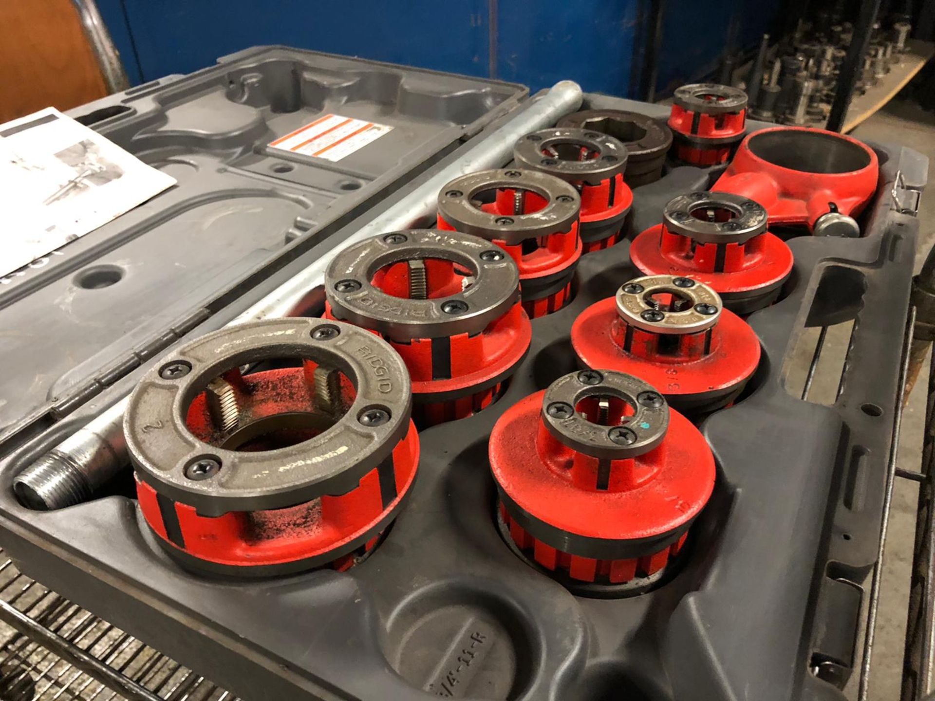 Ridgid Pipe Threading Set with 9 Dies complete in case - Image 2 of 3