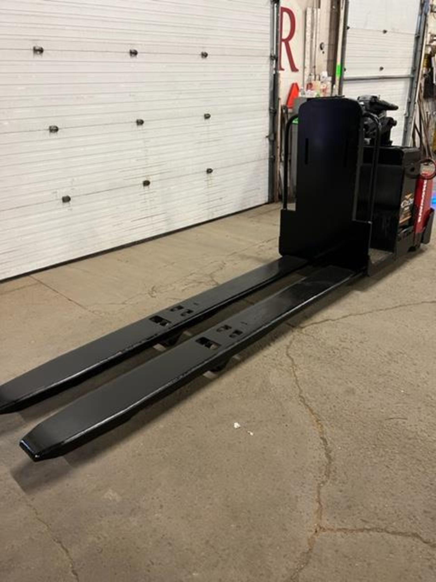 MINT 2015 Raymond Electric Walk Behind Walkie Ride On 8' LONG FORKS 6000lbs capacity Powered