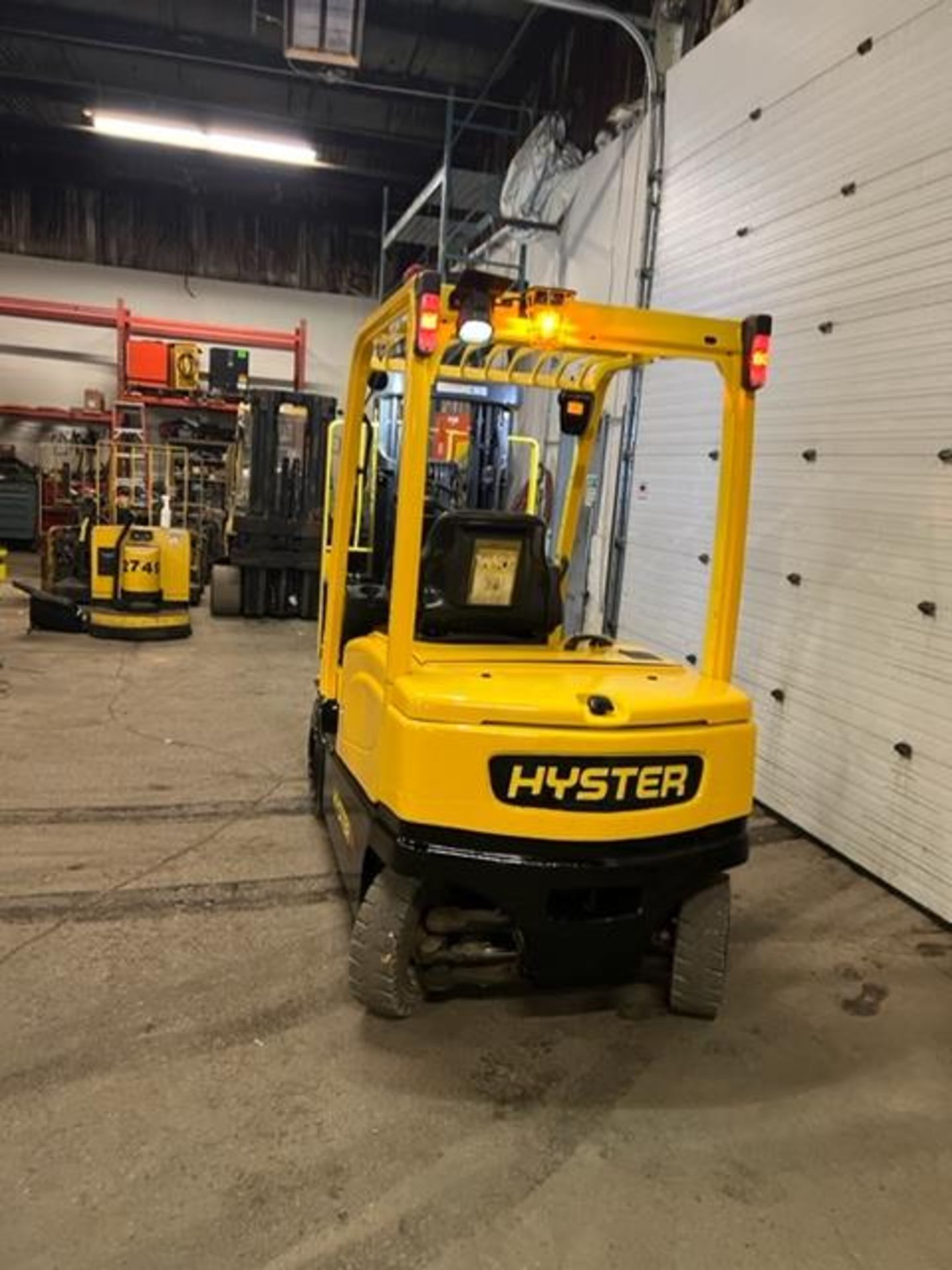 FREE CUSTOMS - MINT LIKE NEW 2015 Hyster model 50 - 5,000lbs Capacity Indoor Outdoor Forklift - Image 3 of 4