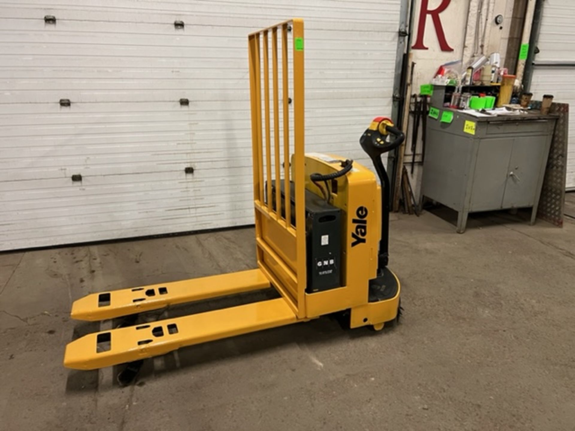 2008 Yale Walk Behind Walkie 6500lbs capacity Powered Pallet Cart Lift NICE UNIT with LOW HOURS