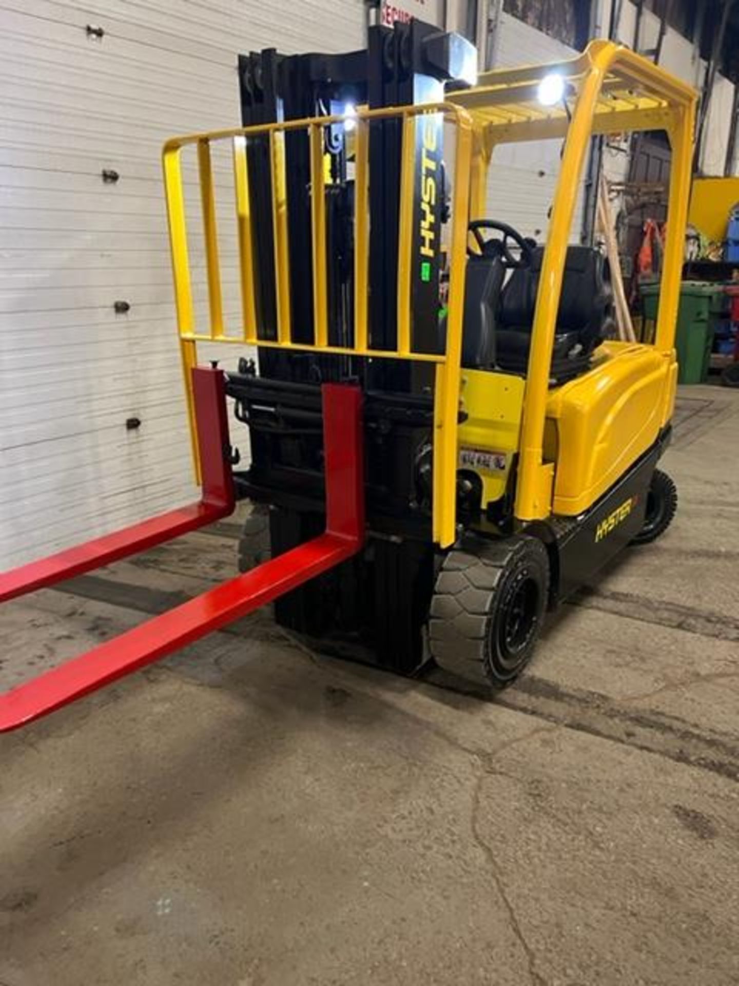 FREE CUSTOMS - MINT LIKE NEW 2015 Hyster model 50 - 5,000lbs Capacity Indoor Outdoor Forklift - Image 2 of 4