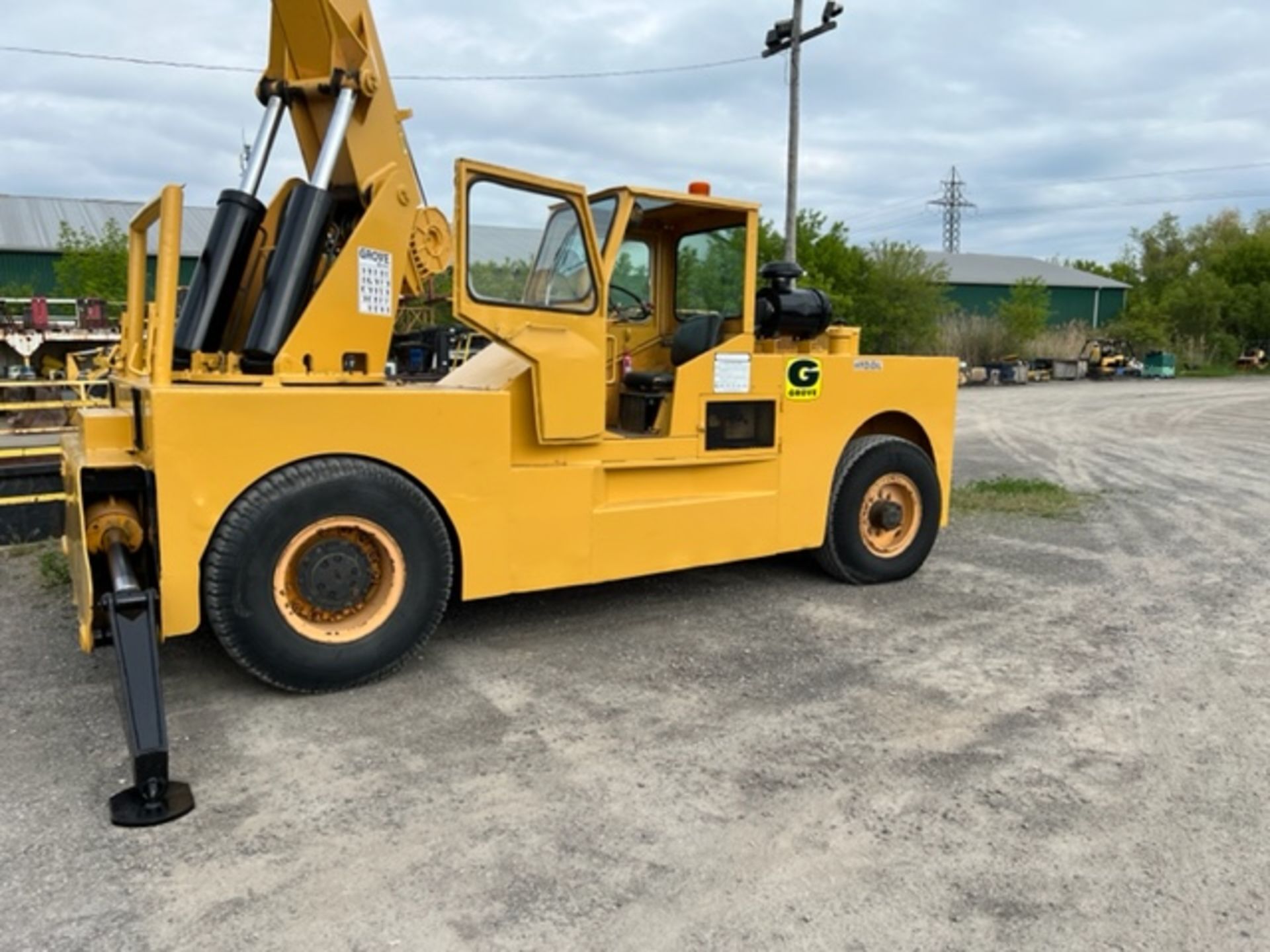 FREE CUSTOMS - Grove Crane Unit 35,000lbs Capacity with 51' REACH with LOW HOURS Detroit Diesel - Image 6 of 10