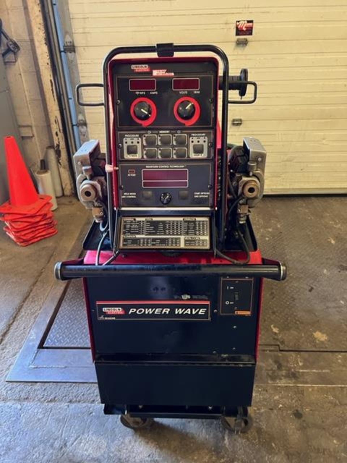 Lincoln Powerwave 455M 450 amp Mig Welder Welding Unit with DUAL Wire Feeder model 10M and mig - Image 2 of 4