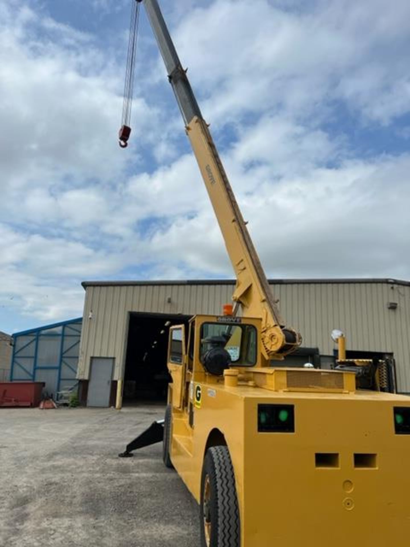 FREE CUSTOMS - Grove Crane Unit 35,000lbs Capacity with 51' REACH with LOW HOURS Detroit Diesel