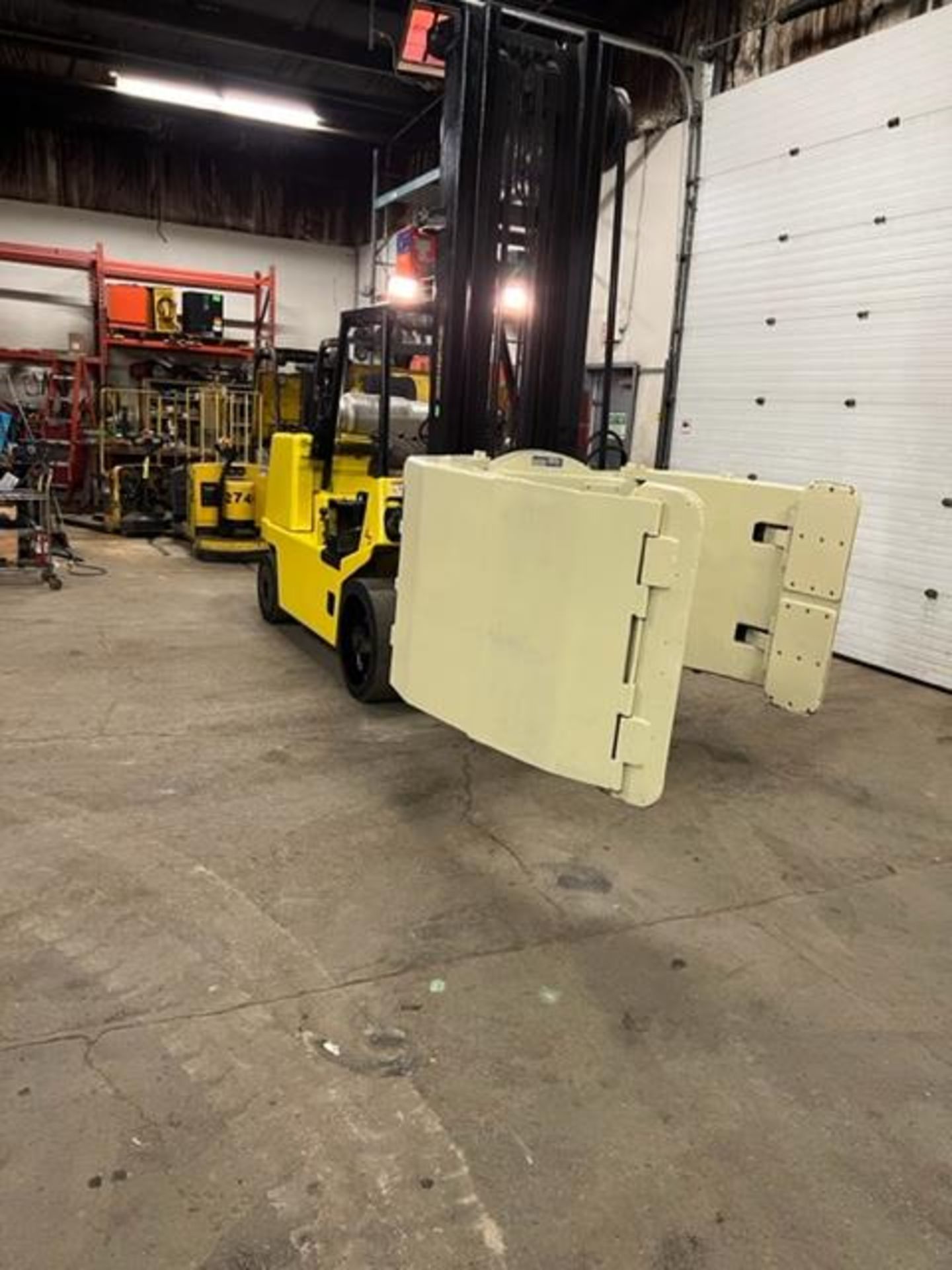 FREE CUSTOMS - Hyster model 155 15,500lbs Capacity OUTDOOR Forklift LPG (propane) Cascade Clamp - Image 2 of 4