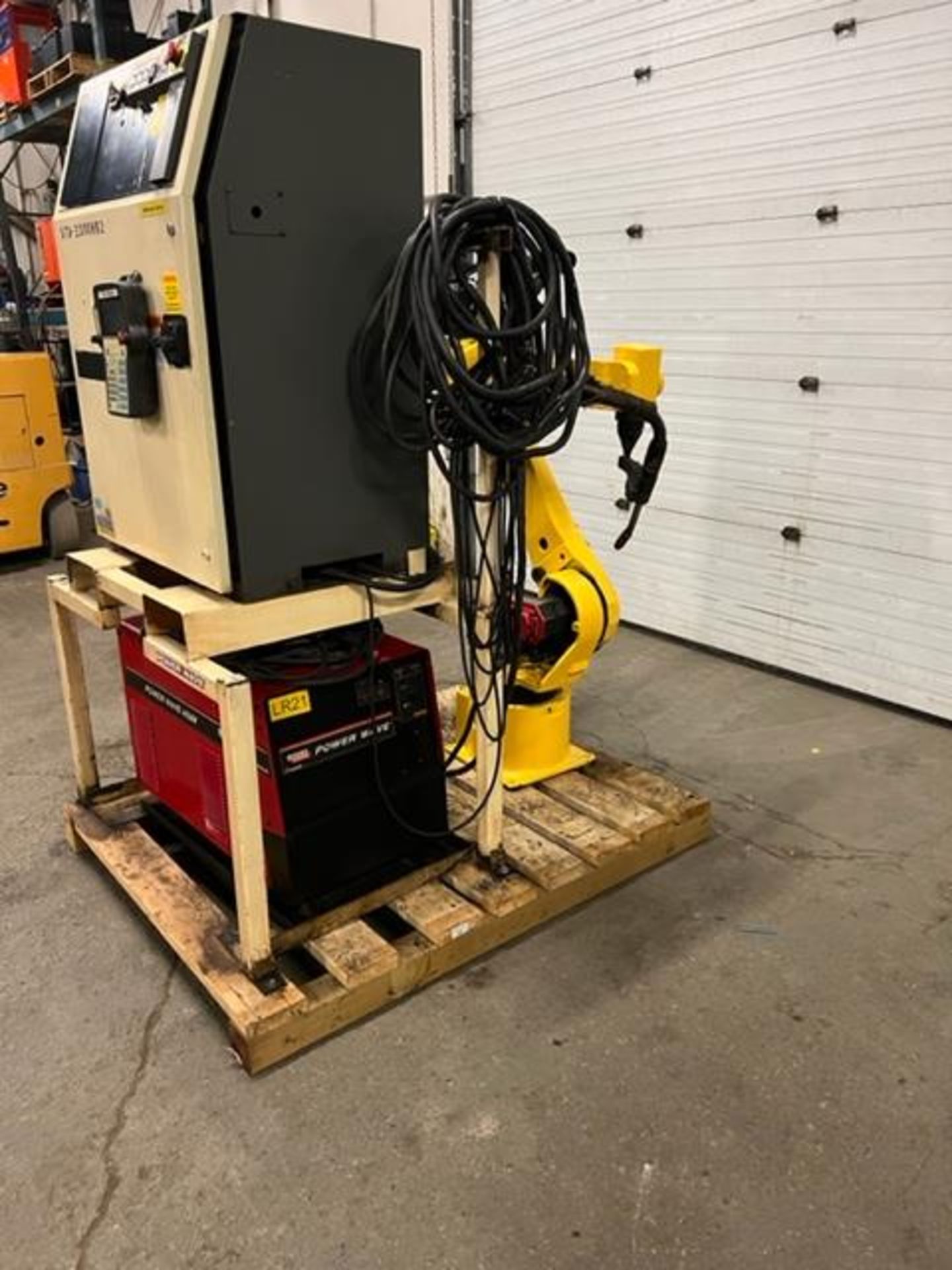 MINT Fanuc Arcmate 120iB Welding Robot with RJ3iB Controller WITH wire feeder, COMPLETE & TESTED - Image 3 of 5
