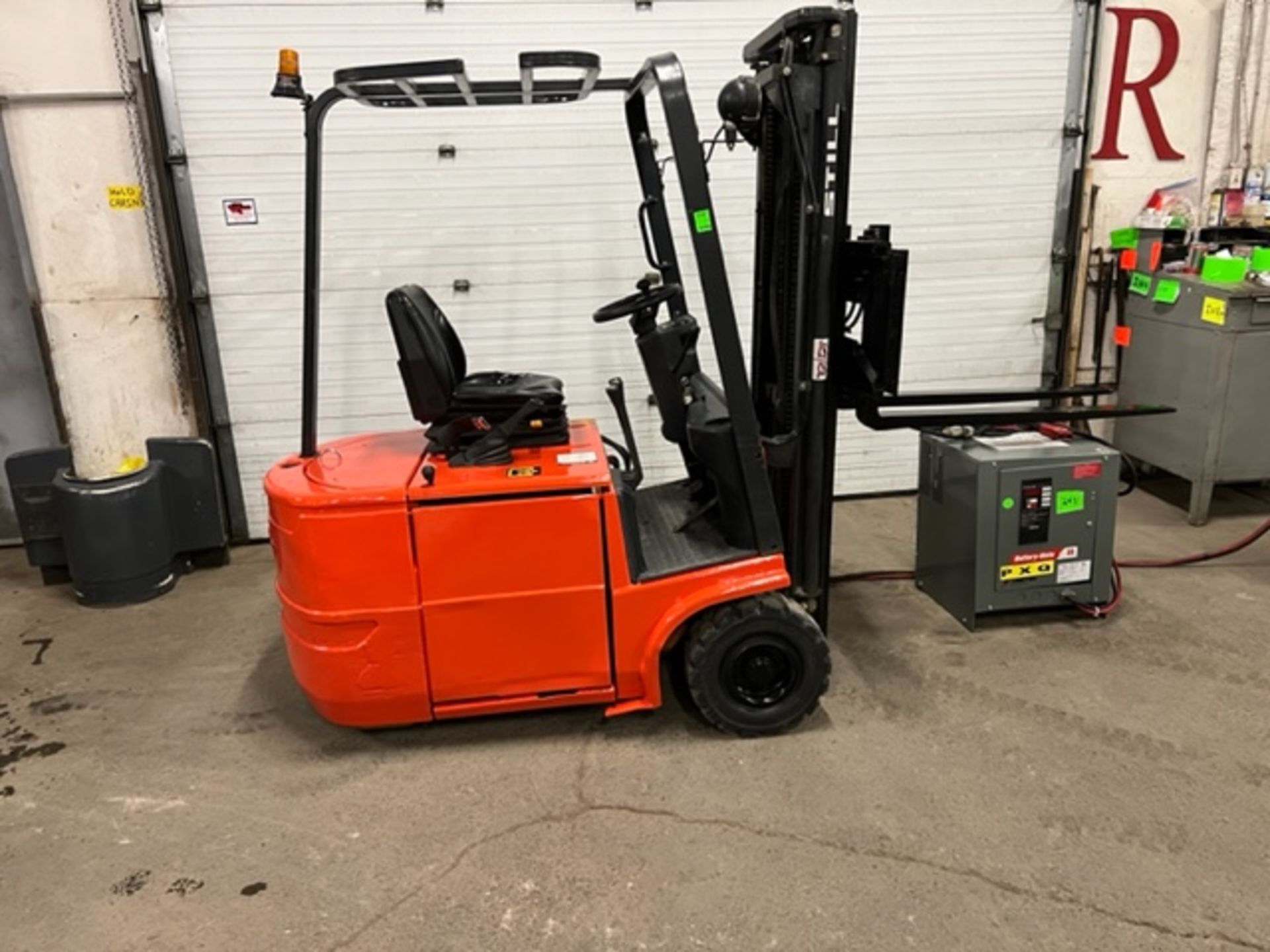 FREE CUSTOMS - NICE STILL 3,000lbs Capacity 3-wheel Forklift model R50-15 Electric with 3-stage mast