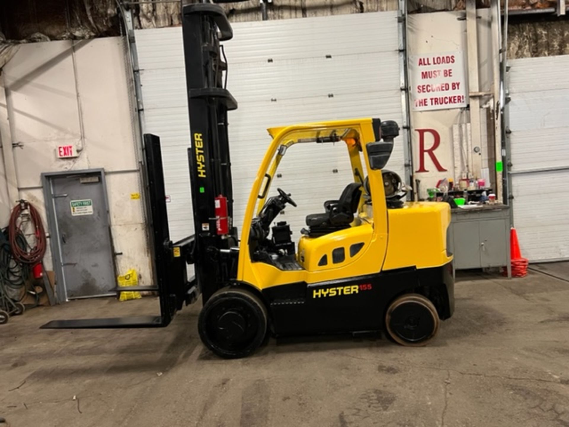 FREE CUSTOMS - 2011 Hyster model 155 15,500lbs Capacity Forklift LPG (propane) with SIDESHIFT (no