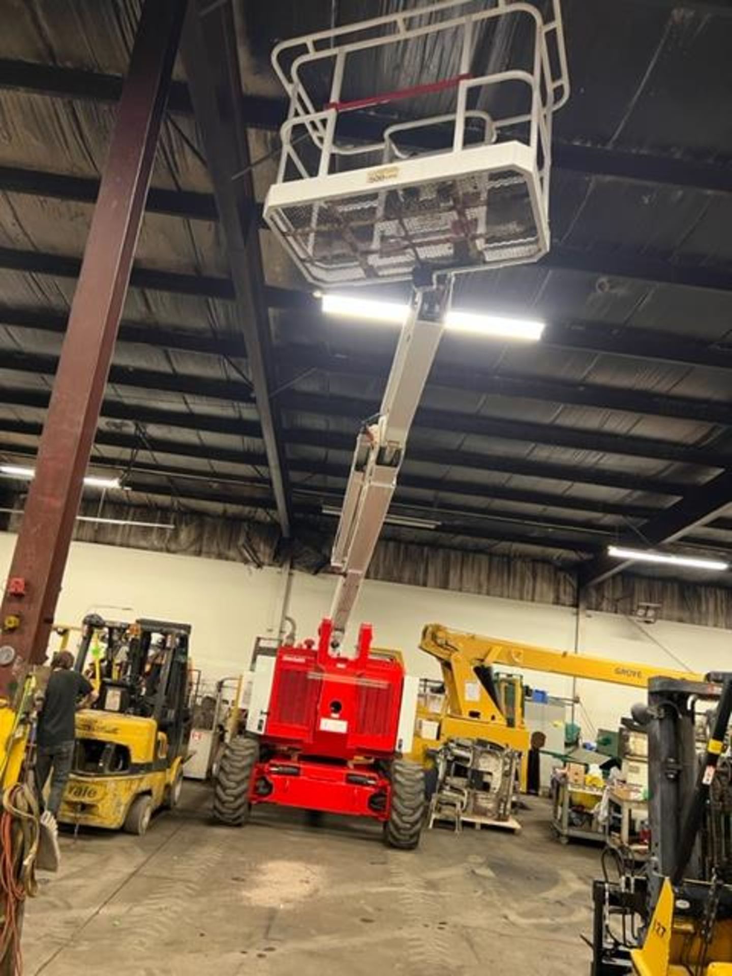 MINT Snorkel Boom Lift model TB-60 with 60' platform height and 500lbs lifting capacity - Image 8 of 10