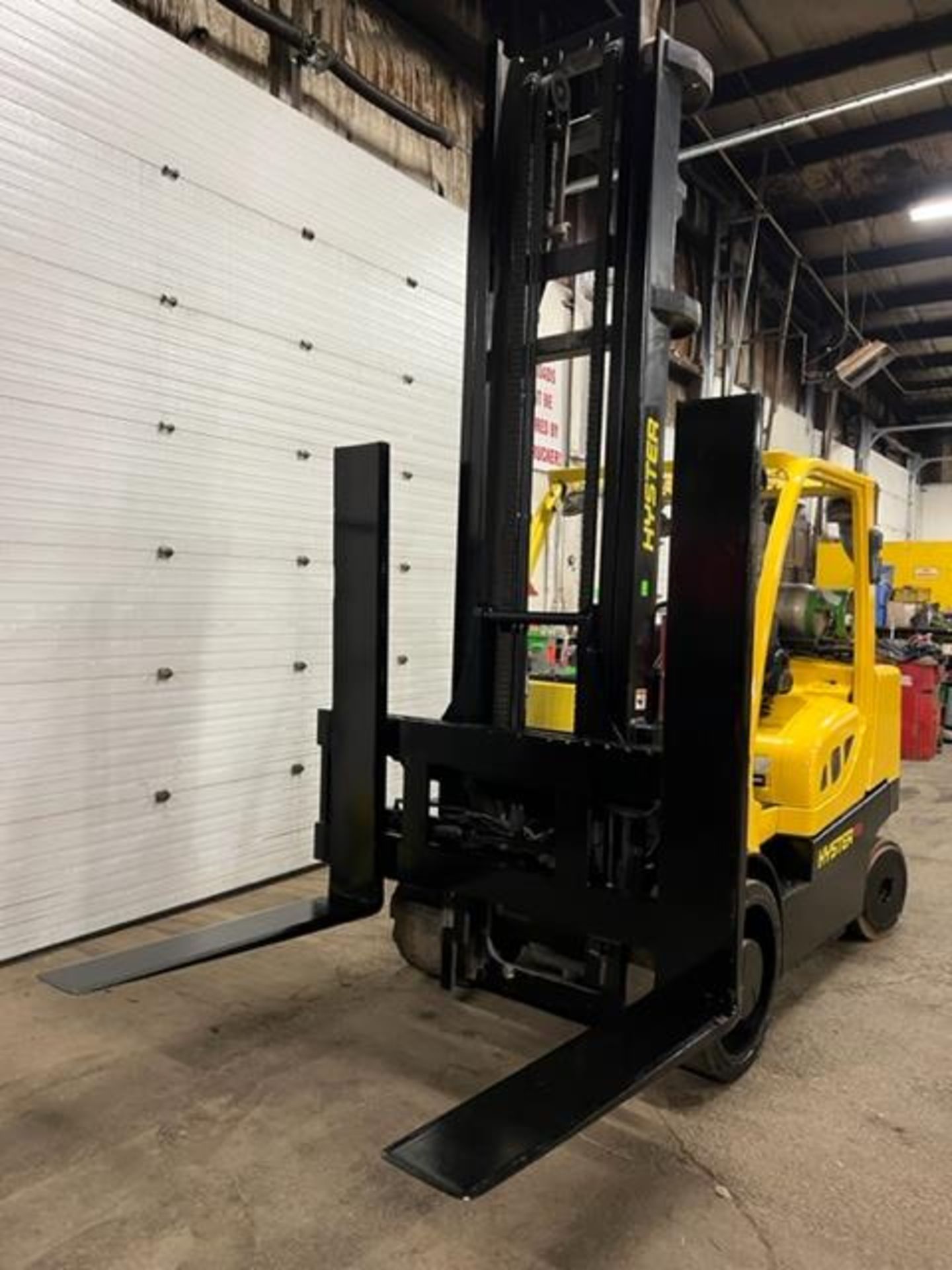 FREE CUSTOMS - 2011 Hyster model 155 15,500lbs Capacity Forklift LPG (propane) with SIDESHIFT (no - Image 2 of 3