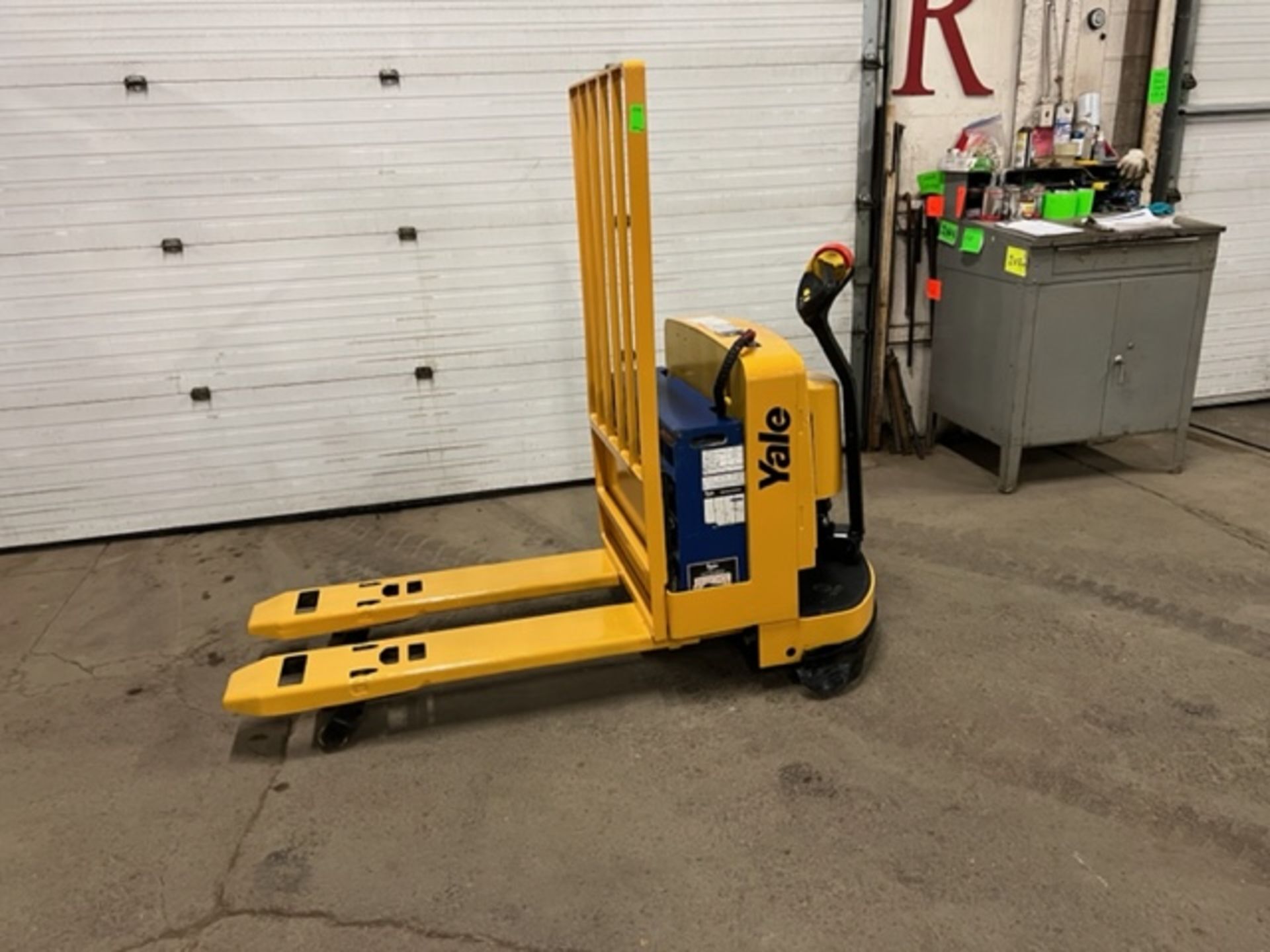2008 Yale Walk Behind Walkie 6500lbs capacity Powered Pallet Cart Lift NICE UNIT with LOW HOURS