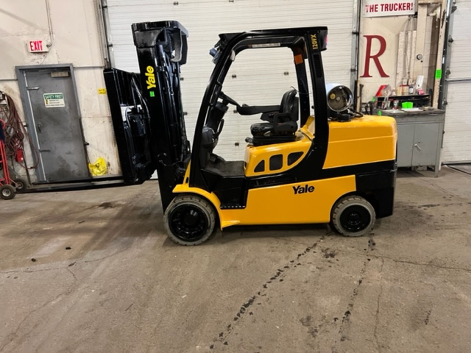 FREE CUSTOMS - NICE 2018 Yale model 120 - 12,000lbs Capacity Forklift LPG (propane) with 60" forks
