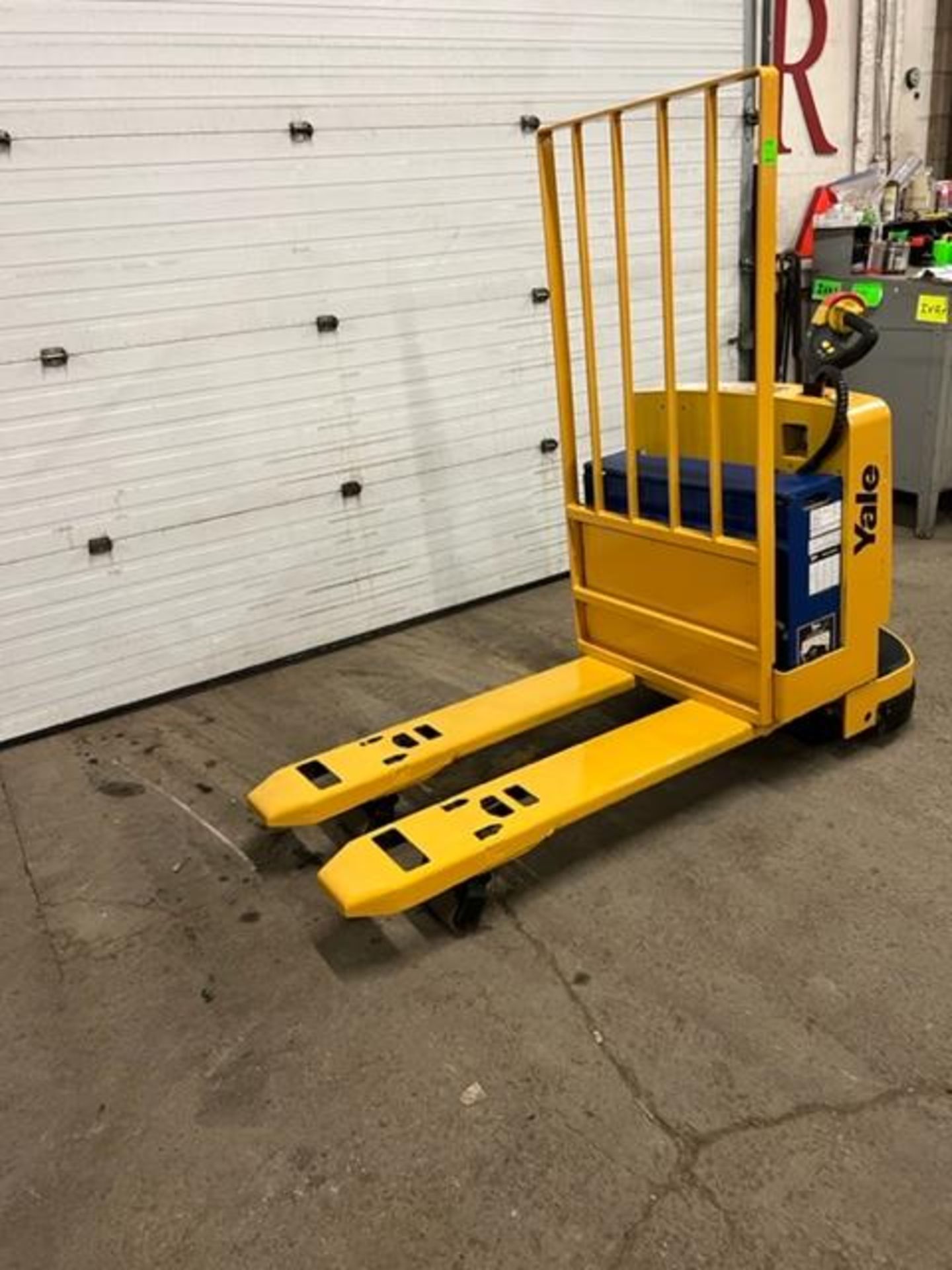 2008 Yale Walk Behind Walkie 6500lbs capacity Powered Pallet Cart Lift NICE UNIT with LOW HOURS