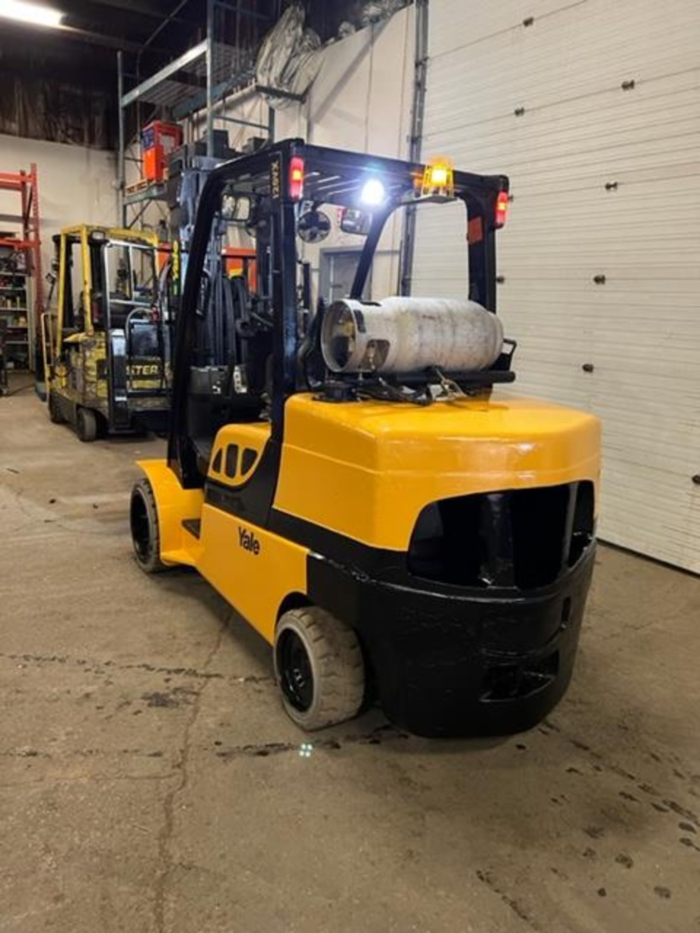 FREE CUSTOMS - NICE 2018 Yale model 120 - 12,000lbs Capacity Forklift LPG (propane) with 60" forks - Image 3 of 3
