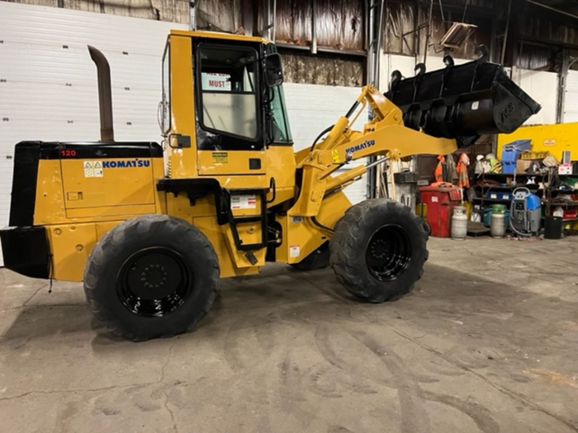 NICE Komatsu Heavy Loader Model WA120-3L Loader with CAB and LOW HOURS with Bucket - Clean Loader