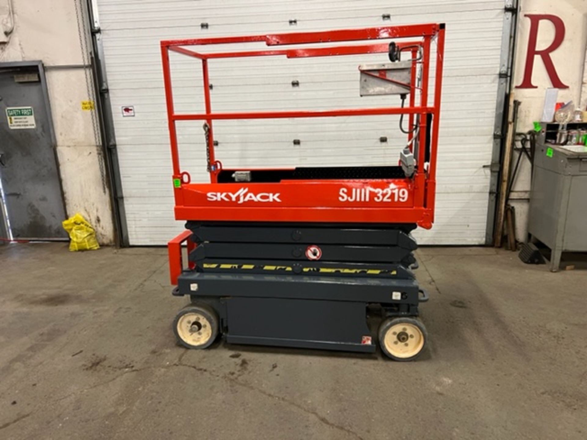 2015 Skyjack III model 3219 Electric Motorized Scissor Lift with pendant controller & VERY LOW HOURS - Image 4 of 4