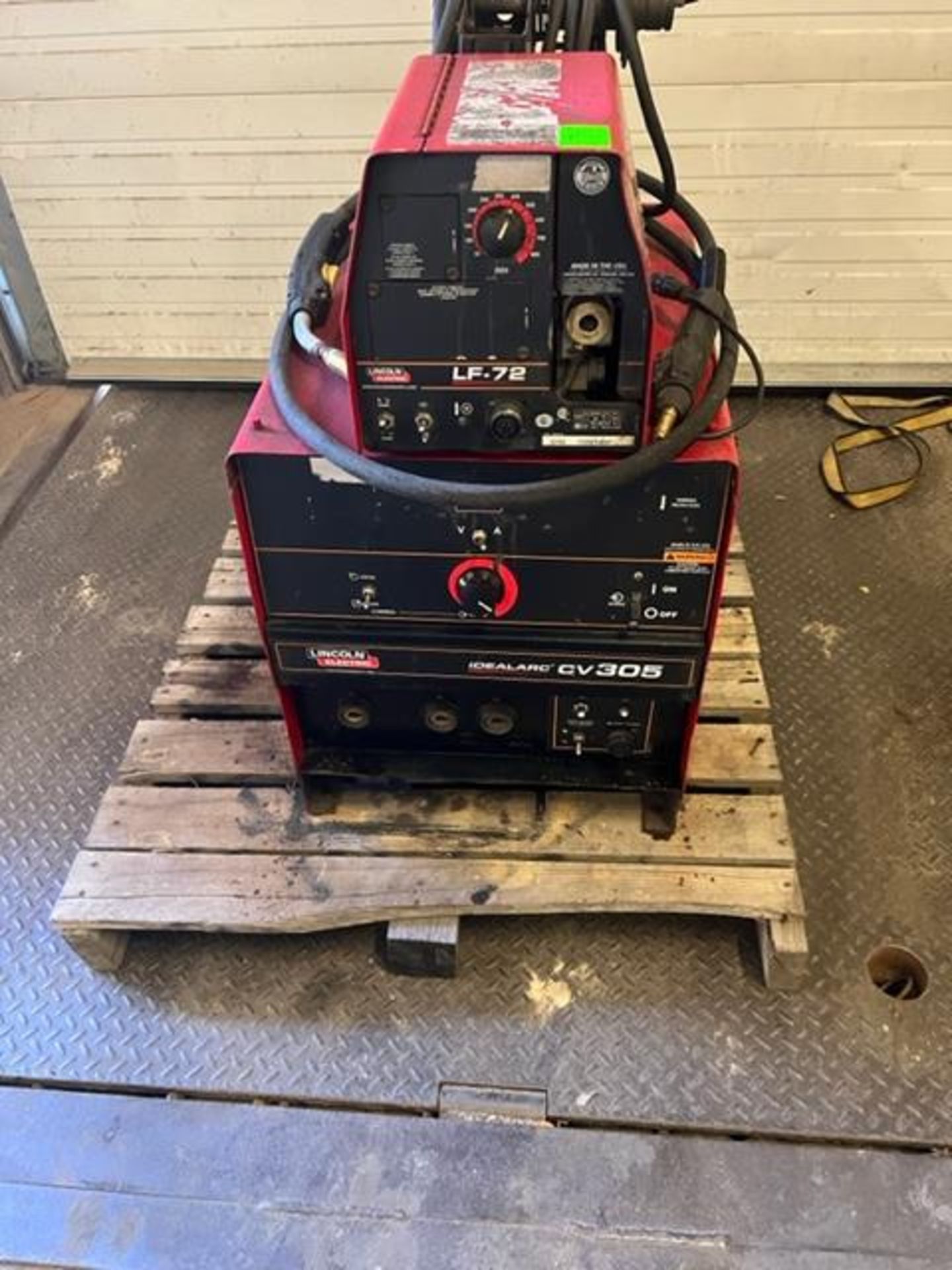 Lincoln CV305 Welder with LF-72 Feeder with Mig Gun Complete with Cables Welding Unit 208/230/460V