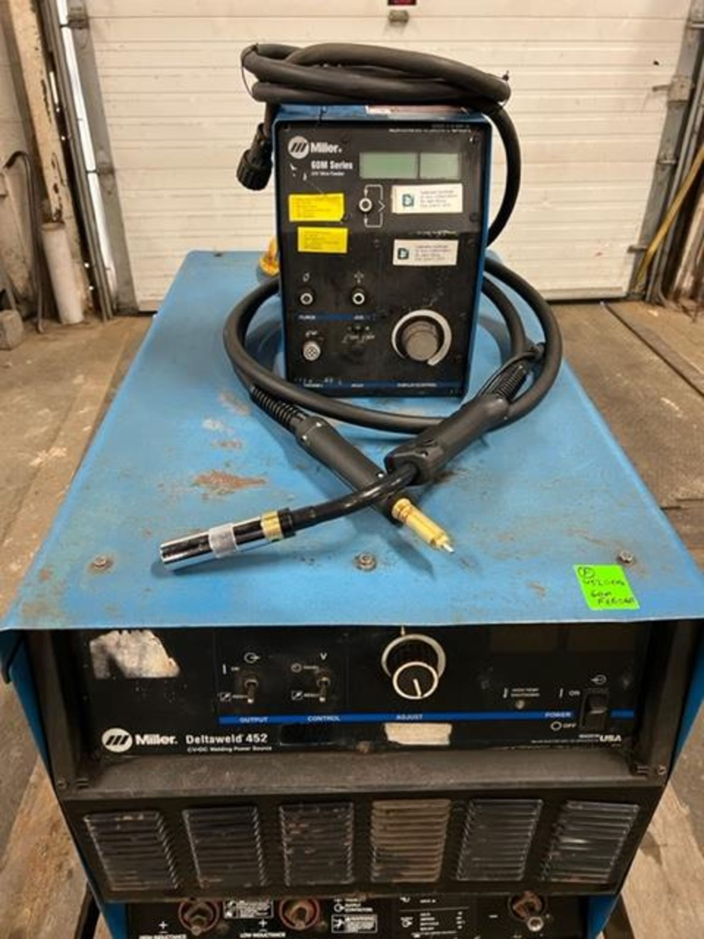Miller Deltaweld 452 Mig Welder 450 Amp with 60M-S WIRE FEEDER 4-wheel COMPLETE with New Mig Gun and - Image 2 of 2