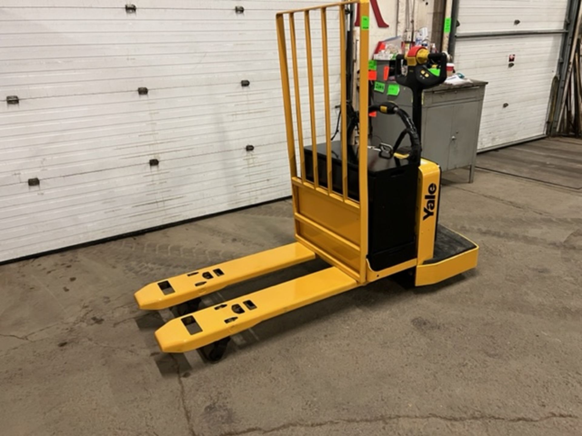 2008 Yale RIDE ON Pallet Cart 6000lbs capacity Powered Pallet Cart Lift walkie NICE UNIT - Image 3 of 3