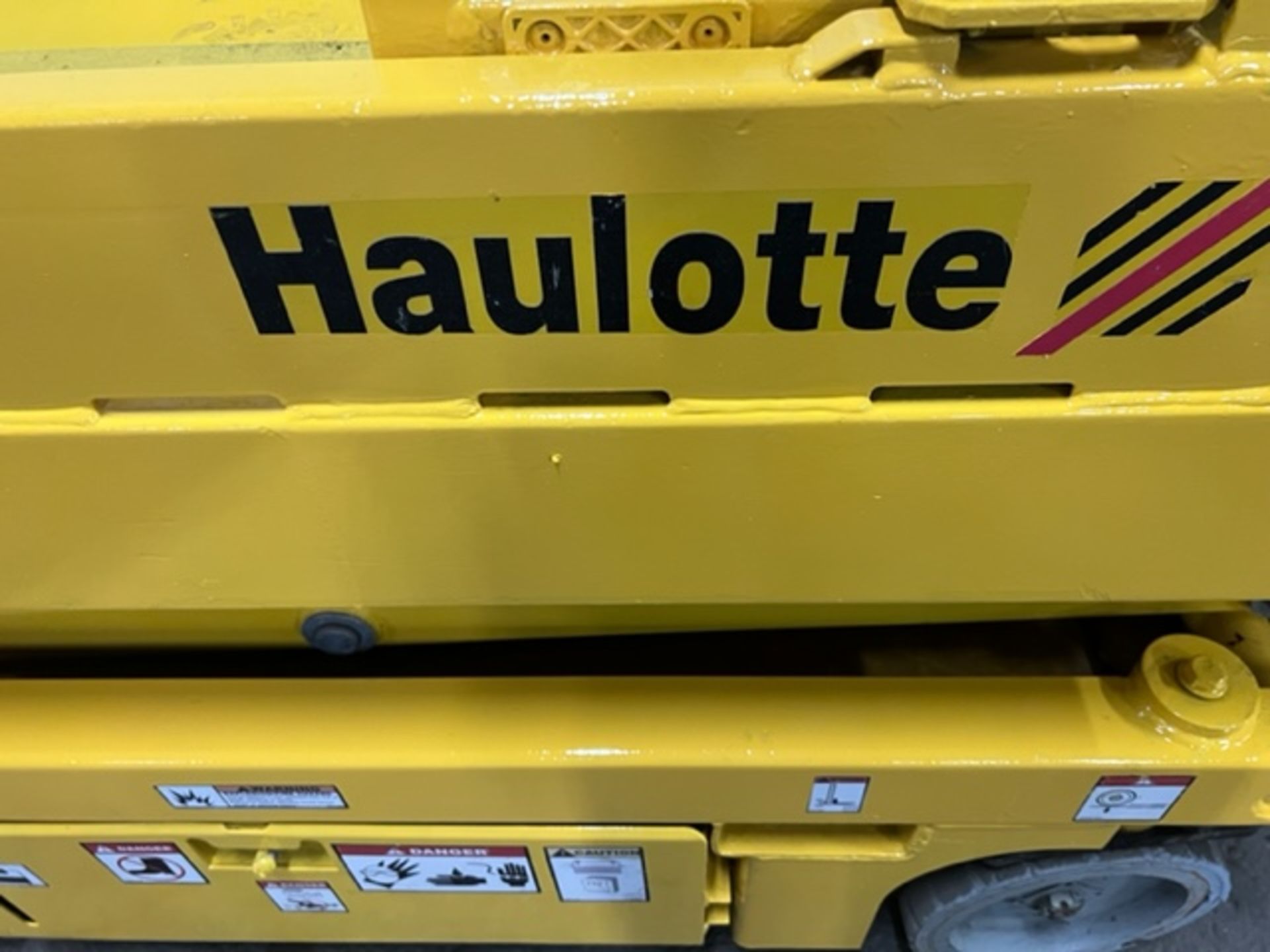 2015 Haulotte 1930E Electric Scissor Lift 500lbs Capacity with 19' platform height 24V unit with - Image 2 of 4