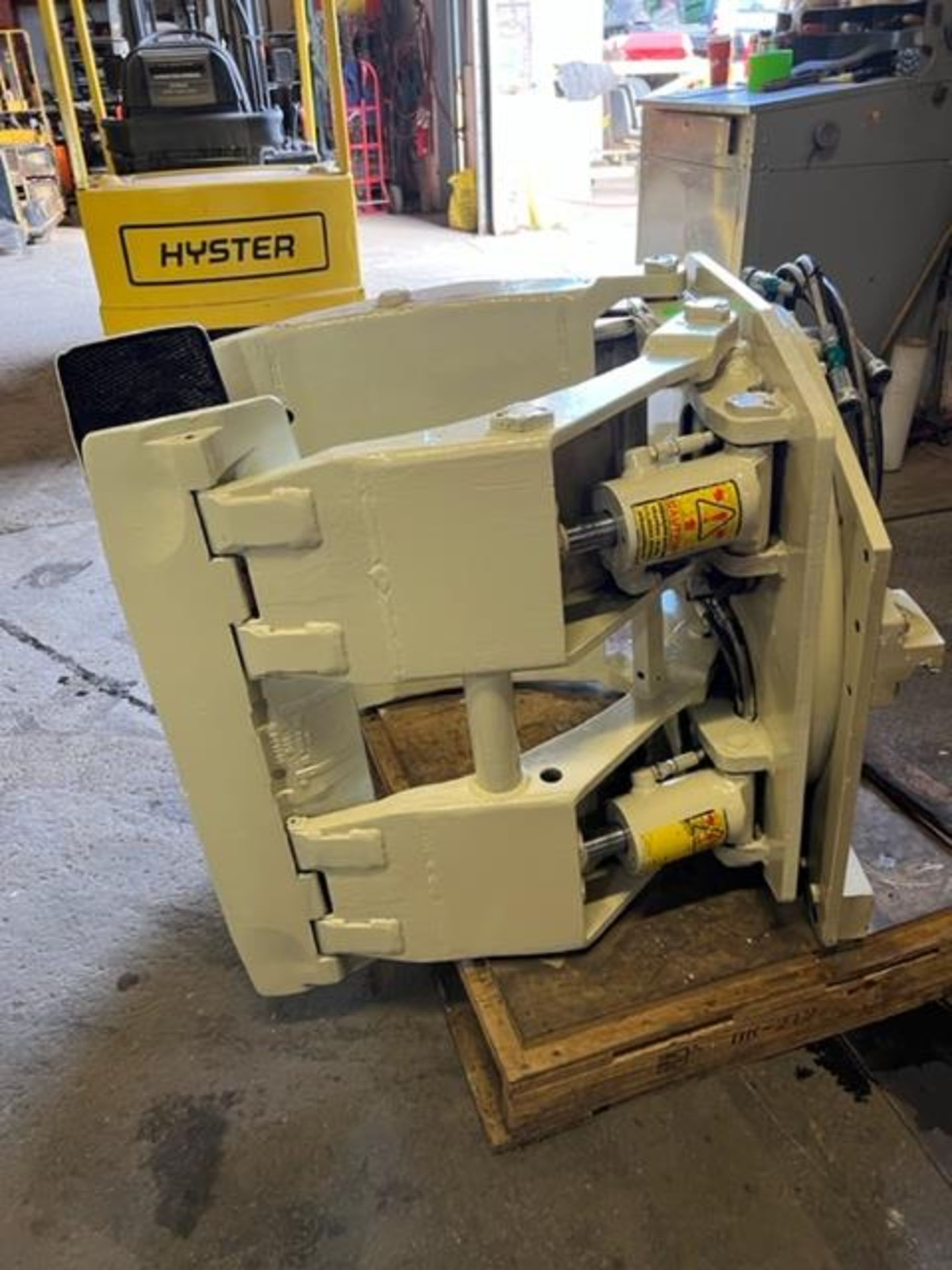 Cascade Forklift Attachment - Paper Roll Clamp model 45F-FCP-G - Image 3 of 4