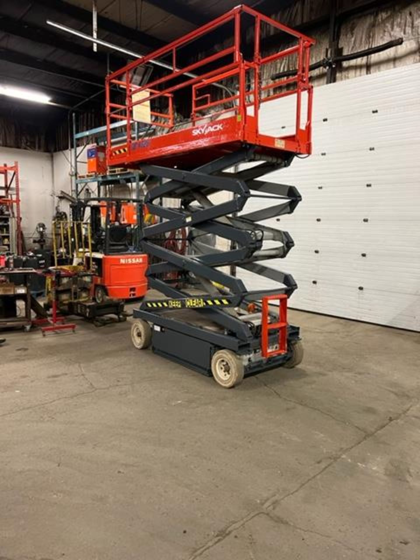 Skyjack III model 4226 Electric Motorized Scissor Lift with pendant controller & VERY LOW HOURS with - Image 4 of 4