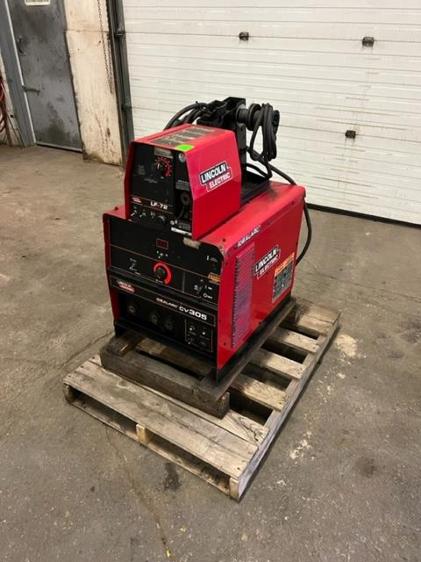 Lincoln CV305 Welder with LF-72 Feeder with Cables Welding Unit 208/230/460V