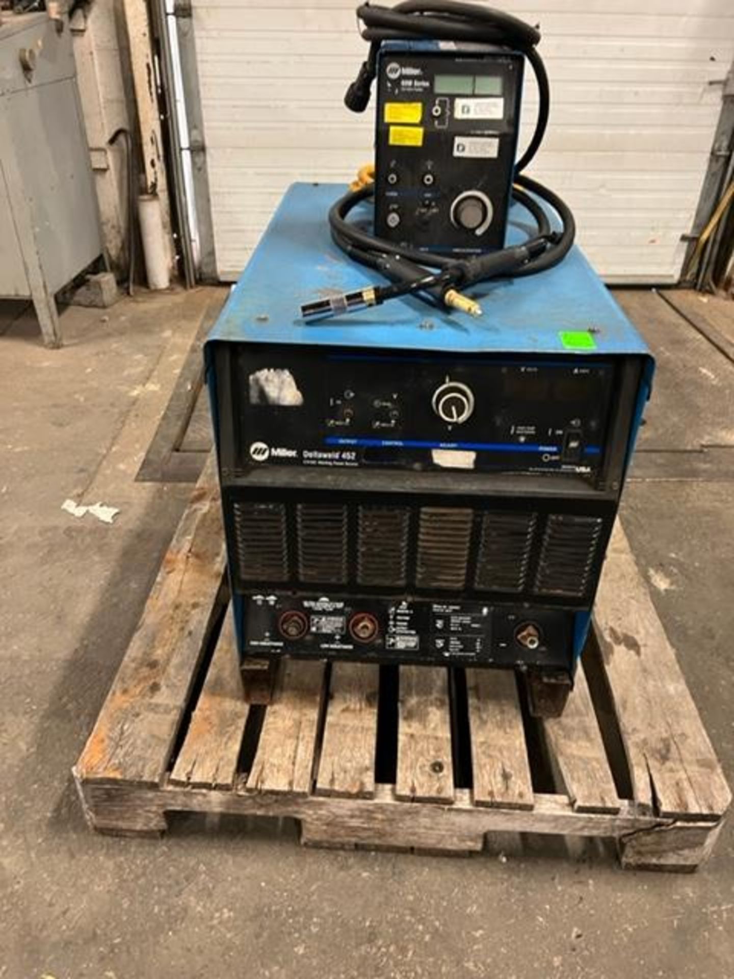 Miller Deltaweld 452 Mig Welder 450 Amp with 60M-S WIRE FEEDER 4-wheel COMPLETE with New Mig Gun and