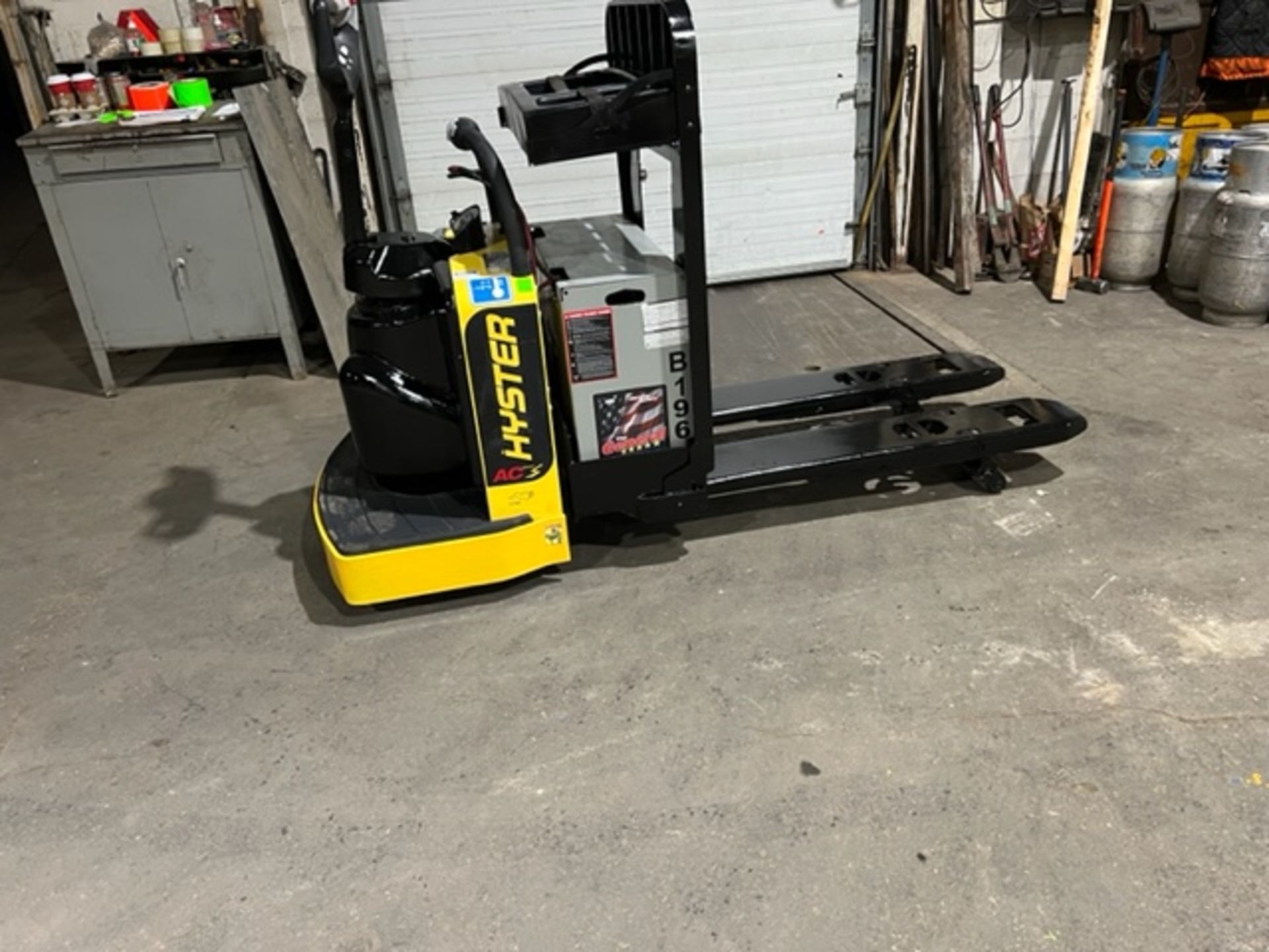 2016 Hyster RIDE ON Pallet Cart 8000lbs capacity Powered Pallet Cart Lift with LOW HOURS NICE UNIT