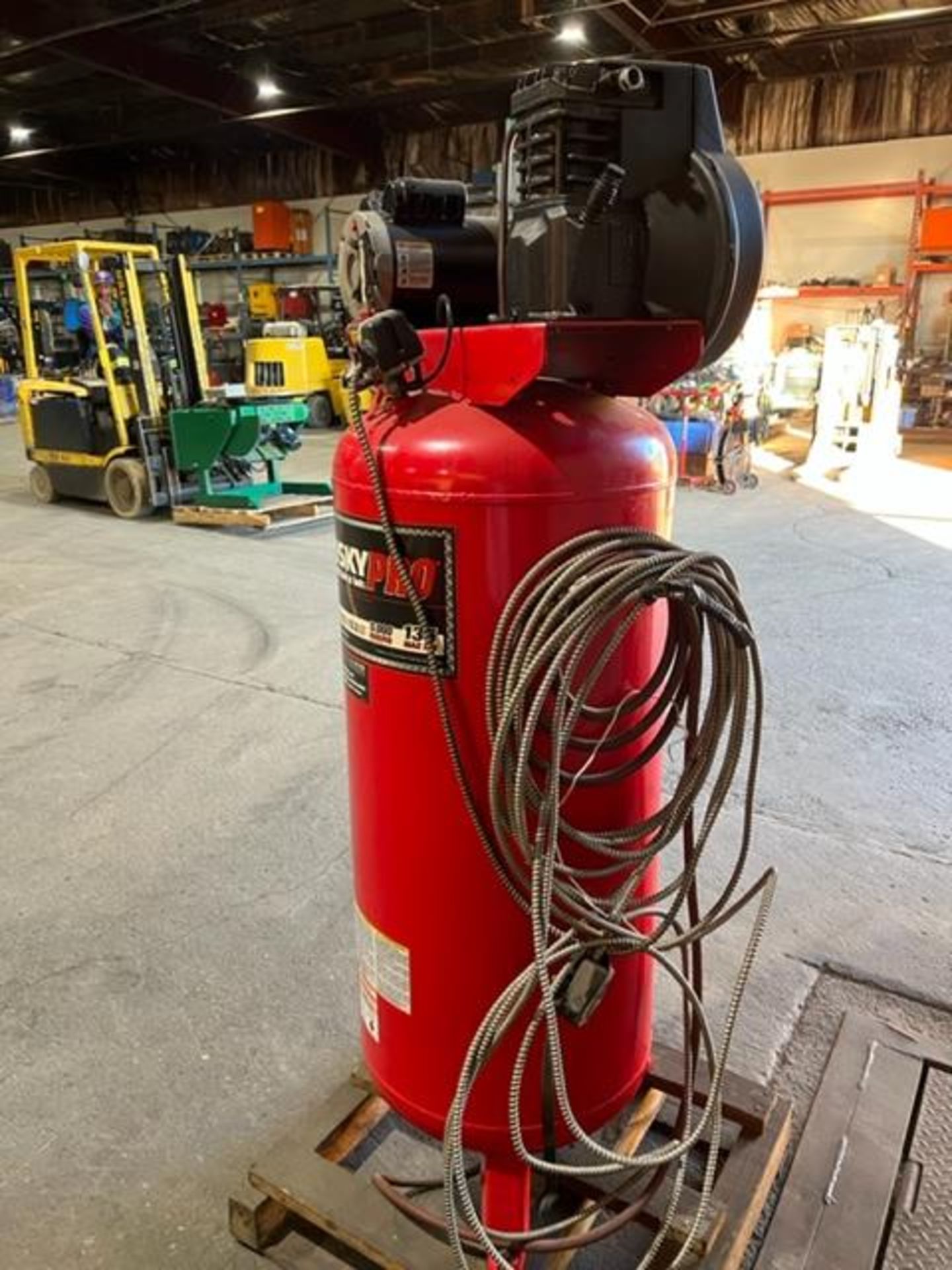 MINT Husky 7HP Air Compressor with Vertical Tank 60 gallon - Image 2 of 2